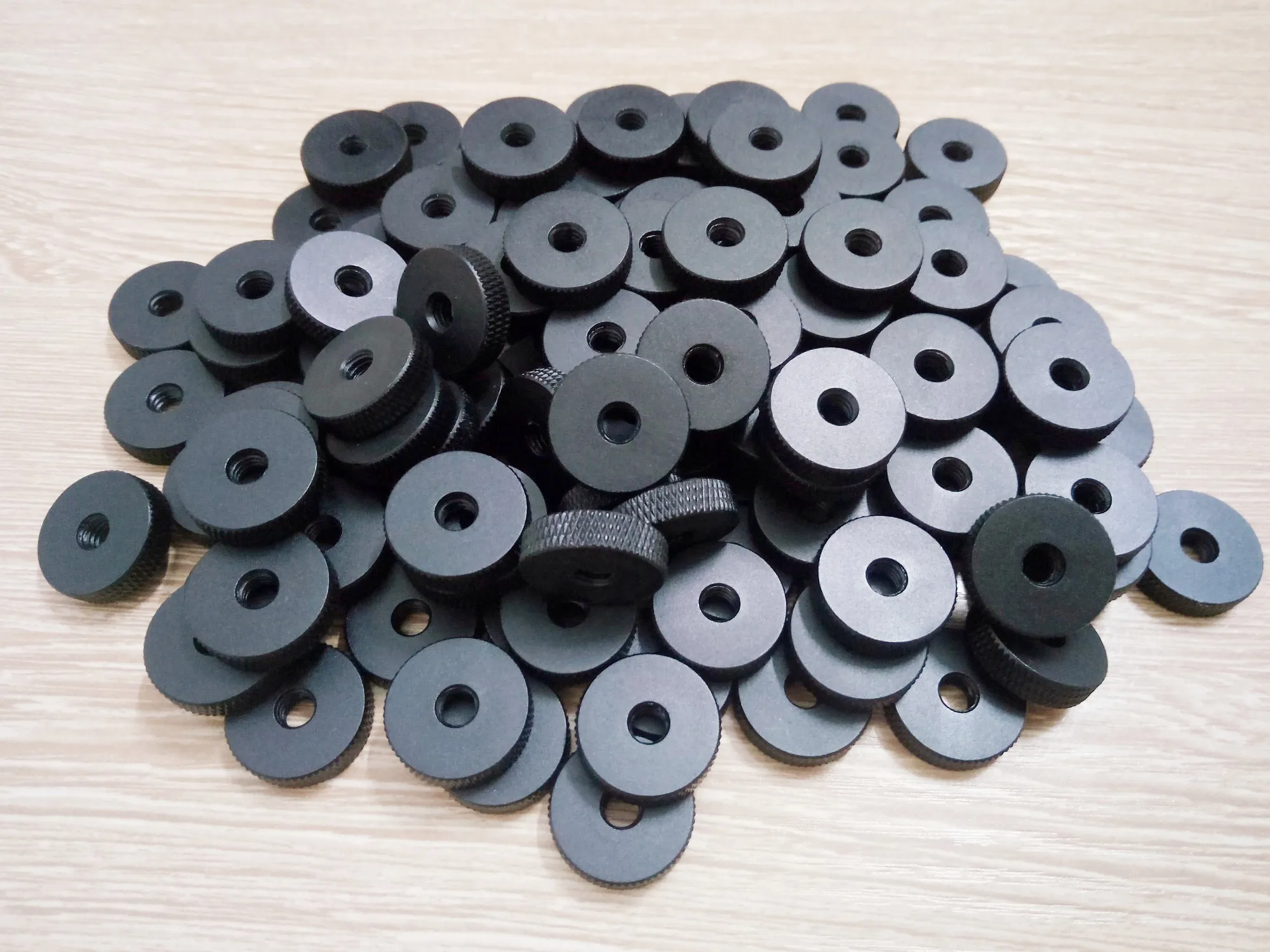 Aluminum knulred nut1