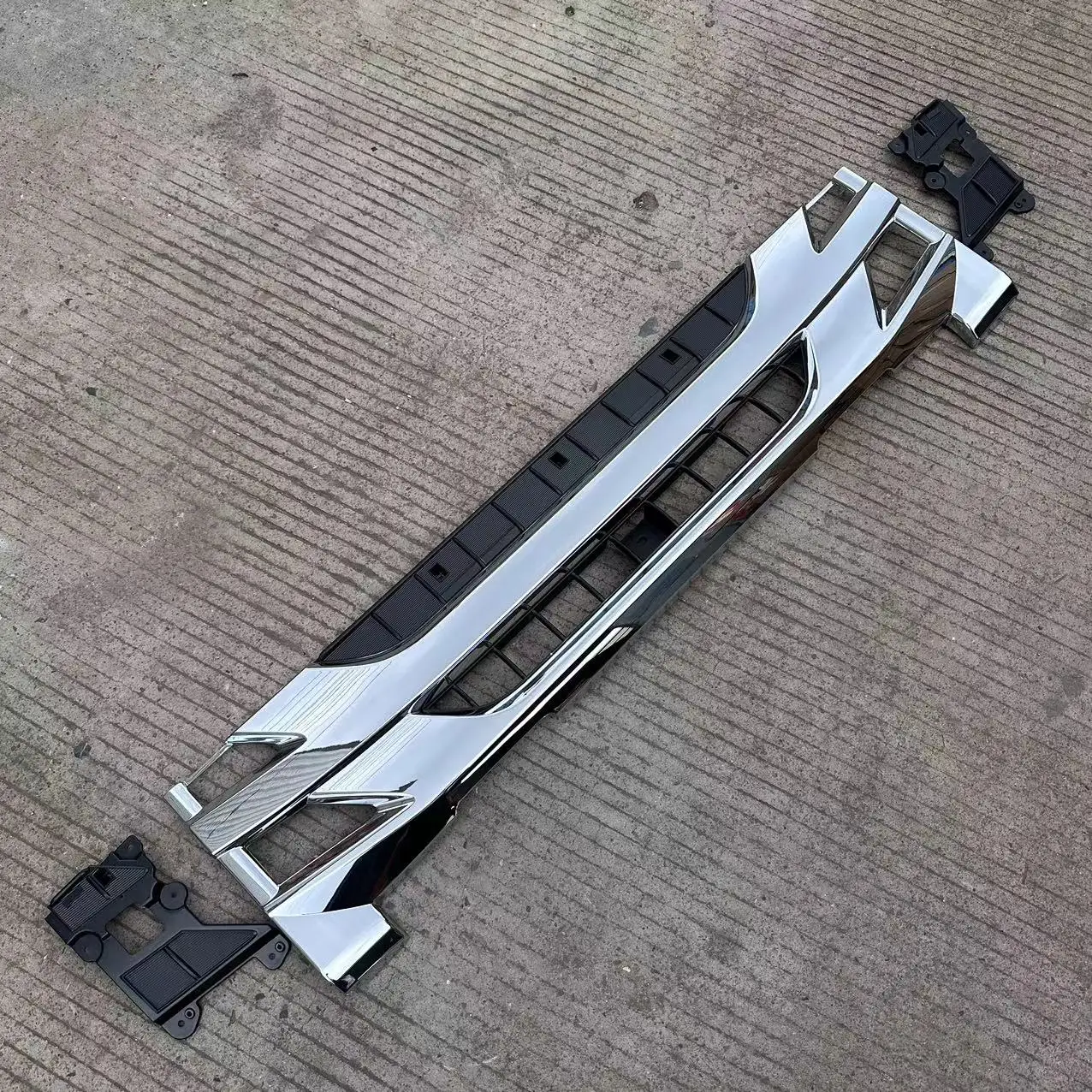 GHCD Hot Product/high Quality/factory Price Japanese Truck ISUZ New NPR/700P2008 Year's Chrome-plated Grille details