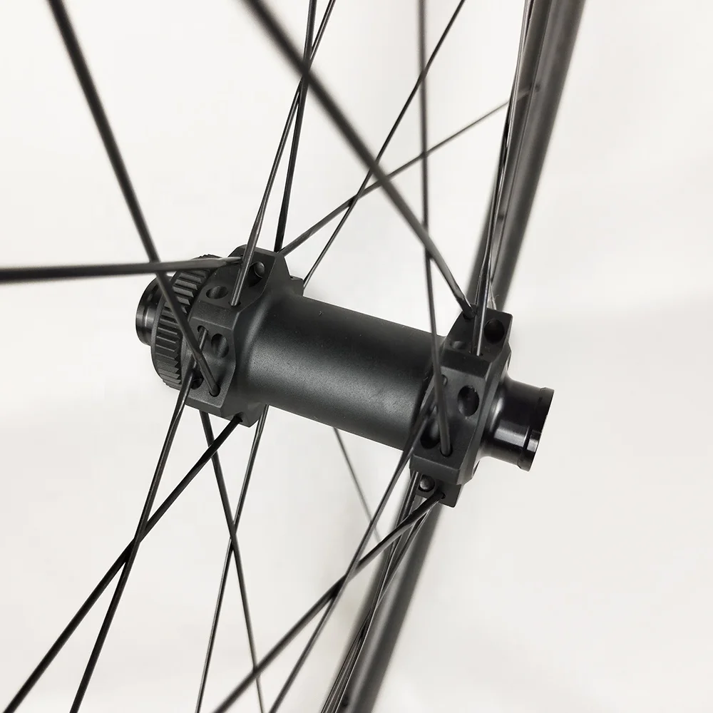 Light 45mm Carbon Road Disc Wheelset Thru Axle With Sm037 Hub Tubeless