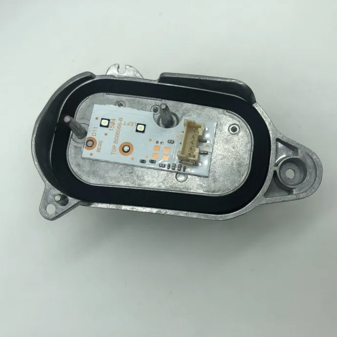 8R0941476B daytime light