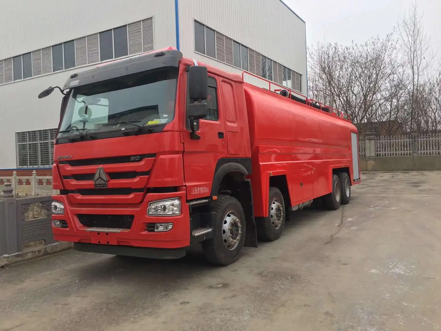 中国重汽品牌 8-12 个月警笛喇叭消防卡车 20000 升