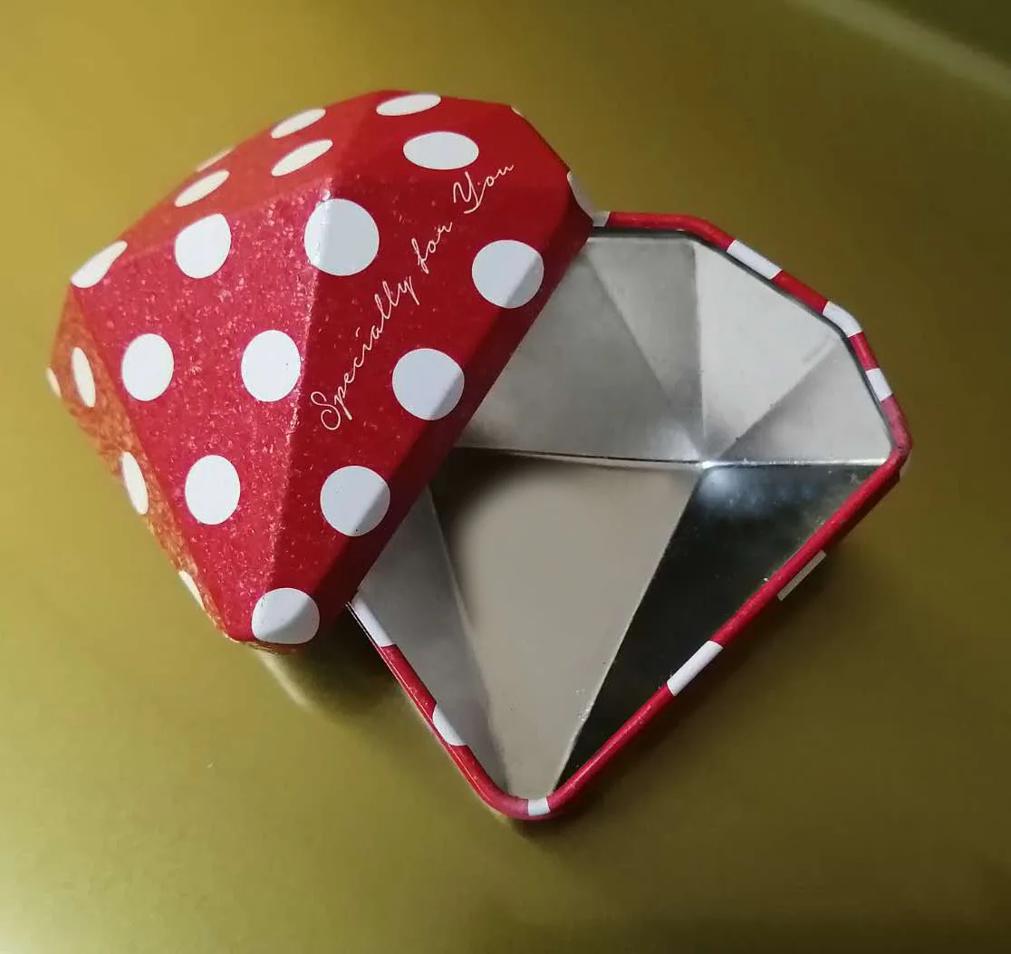 diamand shaped box.jpg