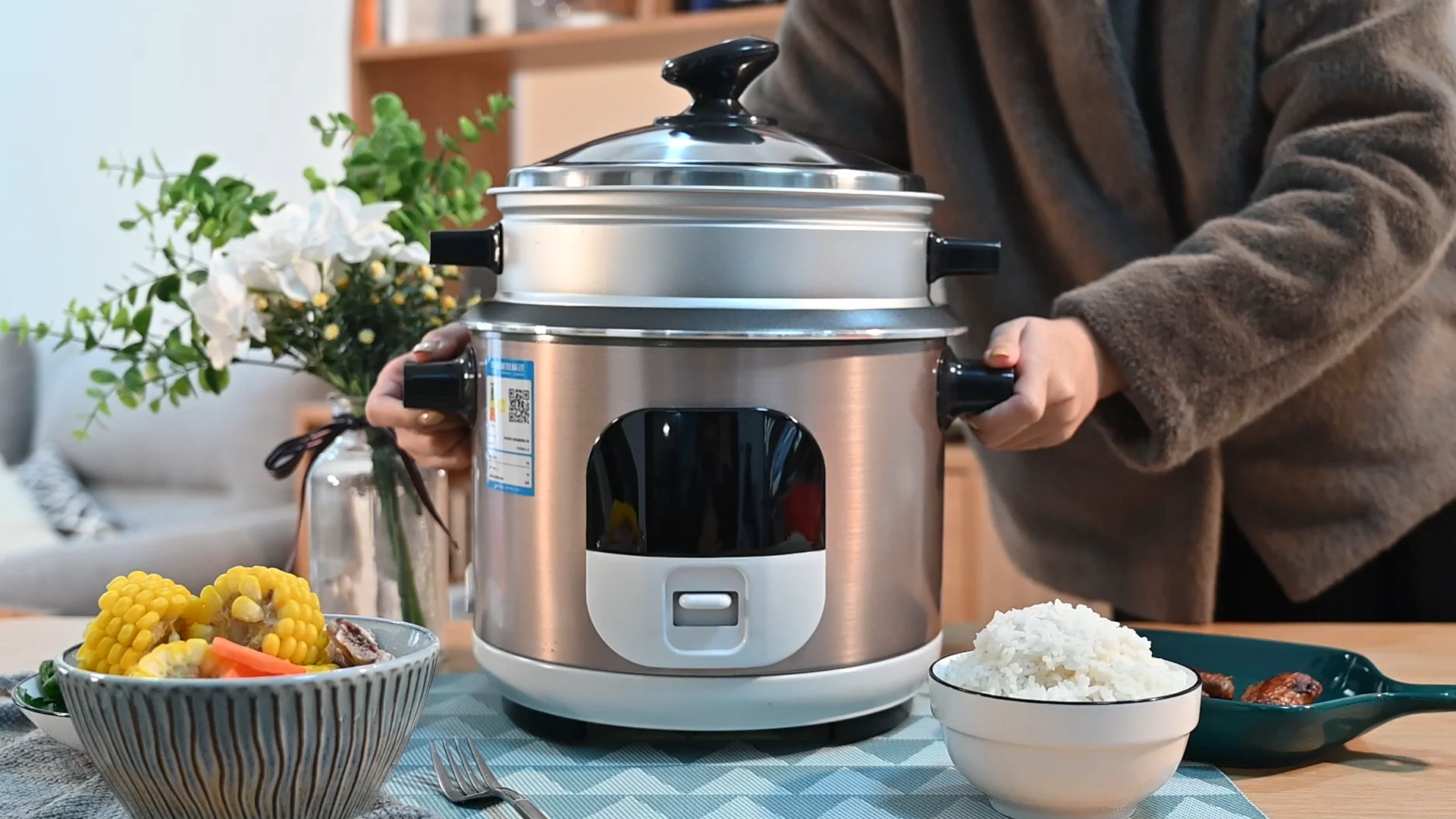 golden color cylinder electric rice cooker with steamer