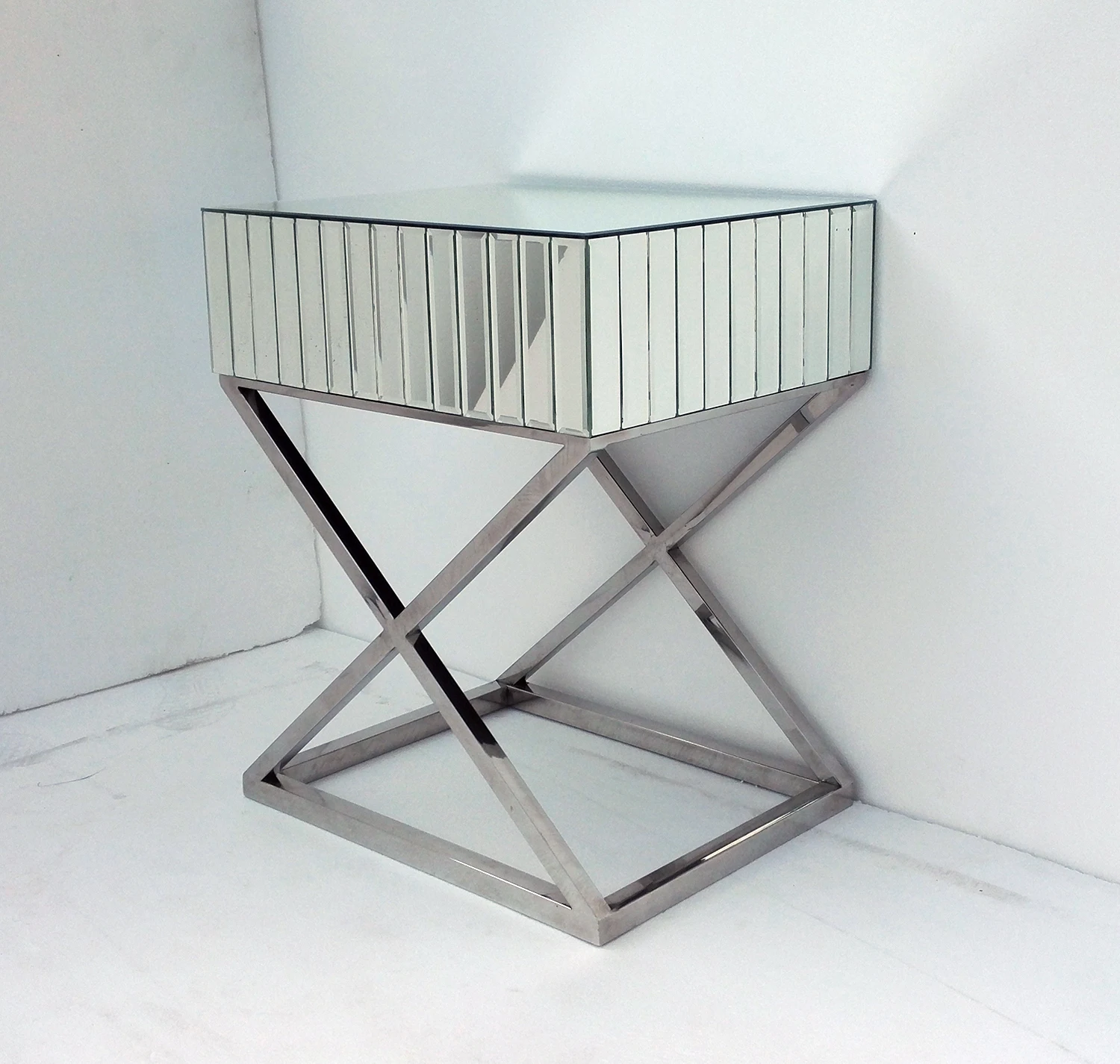 Royal Glam Round Mirrored Side Table Living Room Mirrored End Table