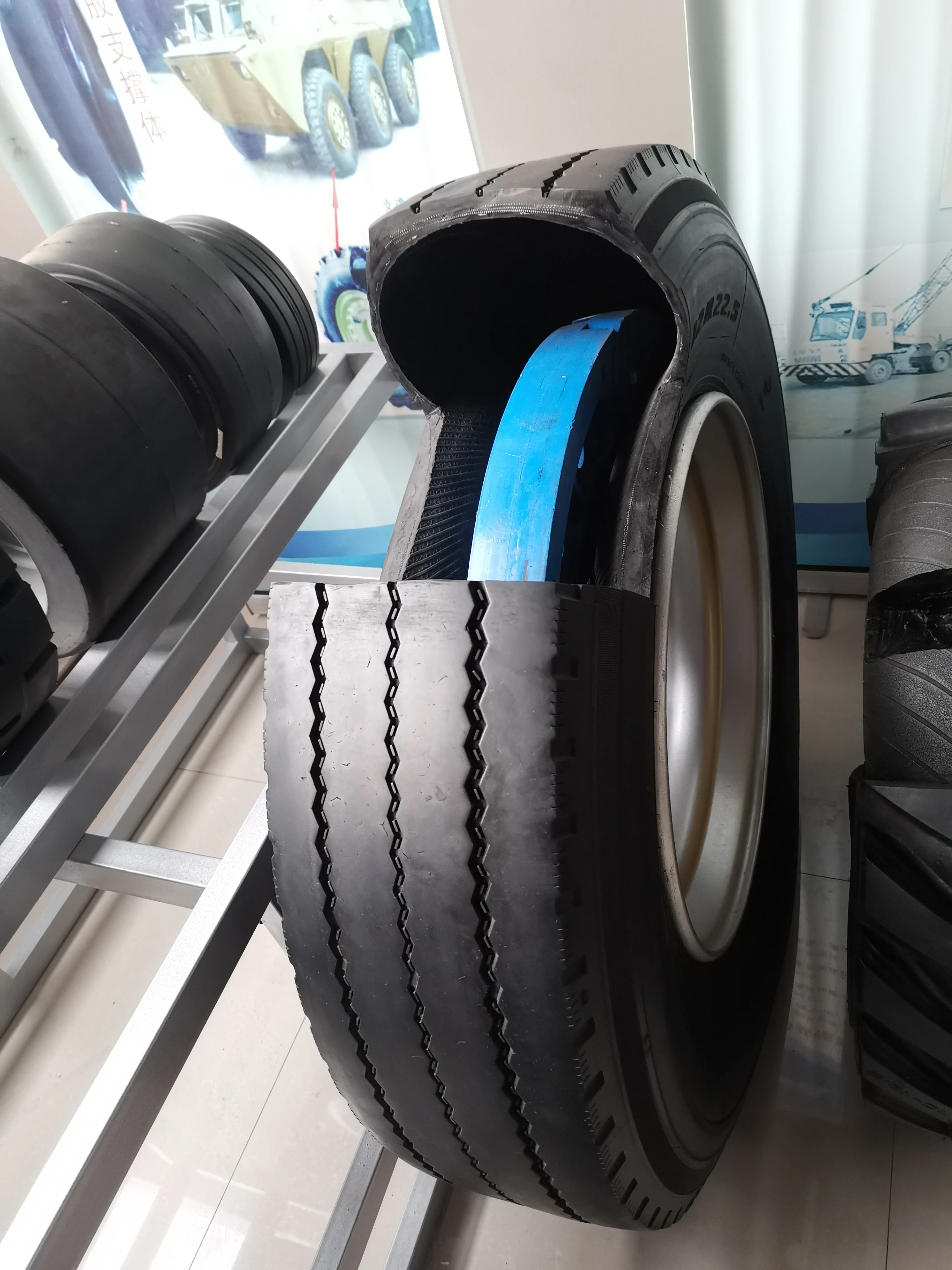 运行扁平插入无内胎轮胎 12r22.5 14.00r20