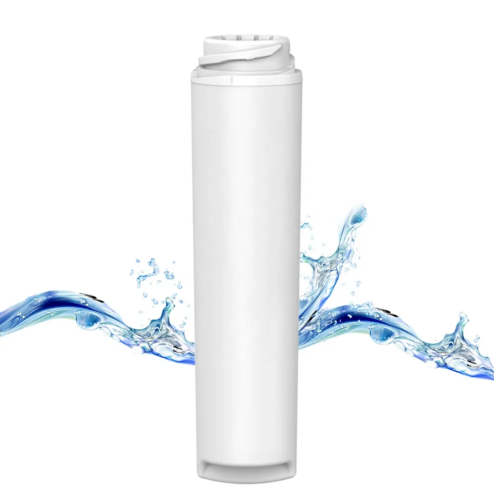 много воды. питье воды.