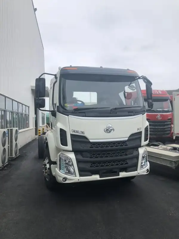 Dongfeng Tractor Head M5 4x2 Trucks Tractor Head With 430hp Right Hand ...