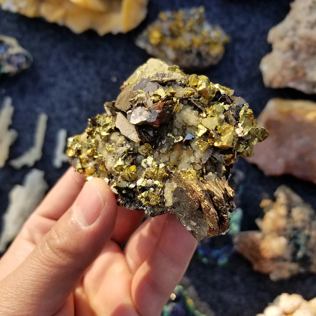 热卖天然黄铜矿水晶簇粗黄铁矿水晶孔雀石矿物标本家居装饰