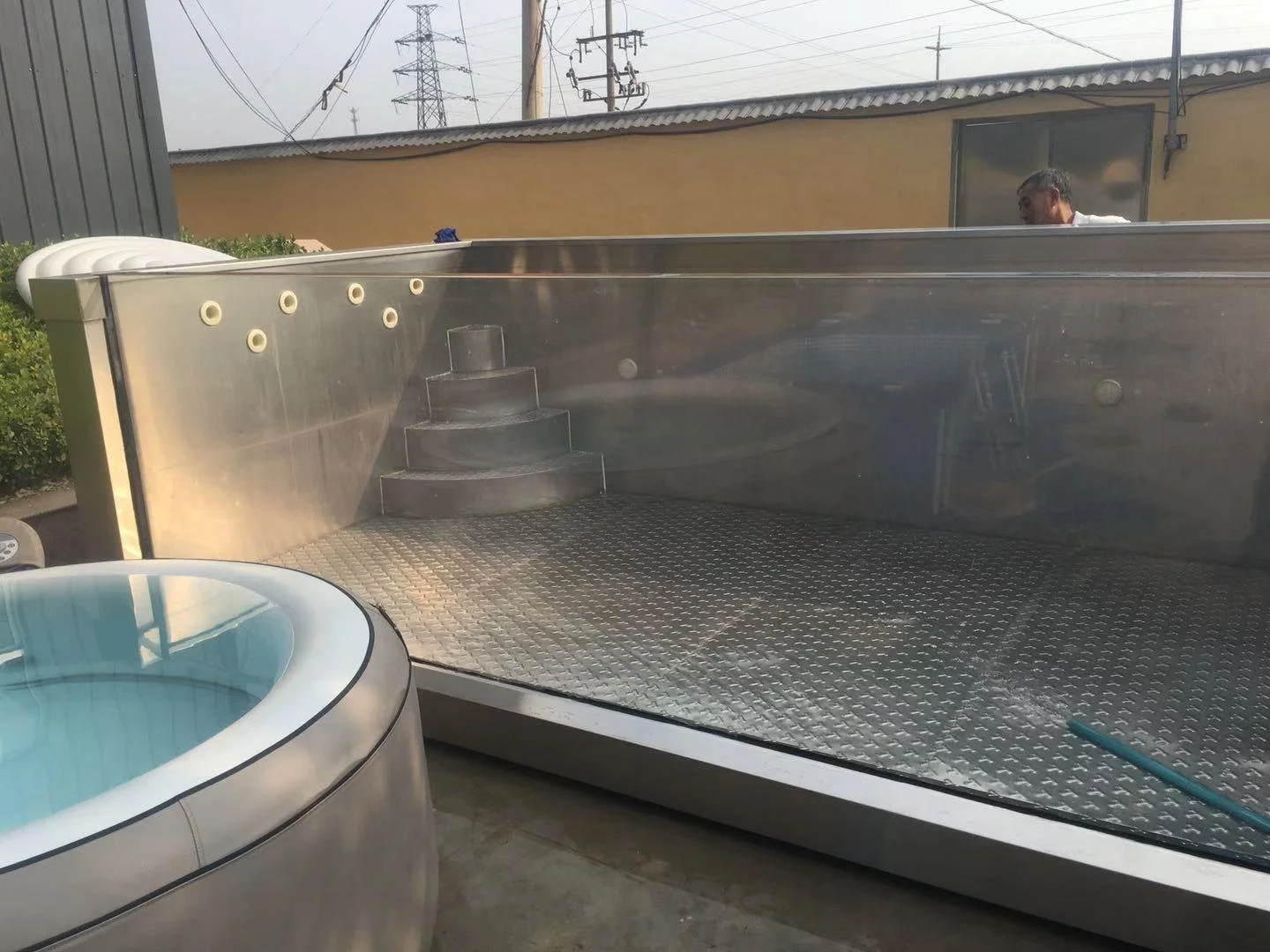 Integrated 316 Stainless Steel Swimming Pool With Acrylic Glass Wall