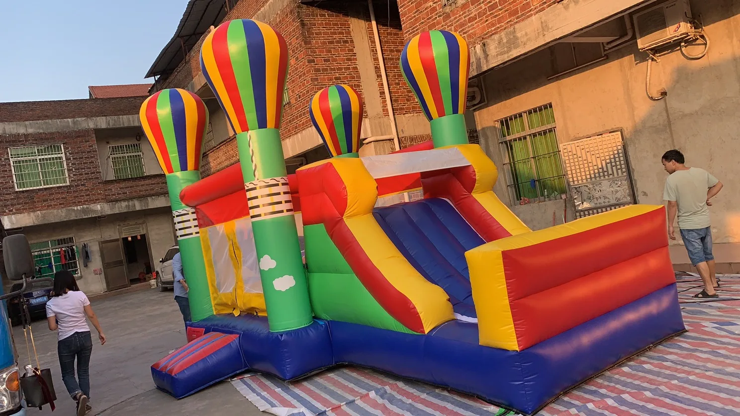 充气儿童蹦床游乐场空气跳跃城堡充气弹跳滑动跳跃气球充气充气城堡