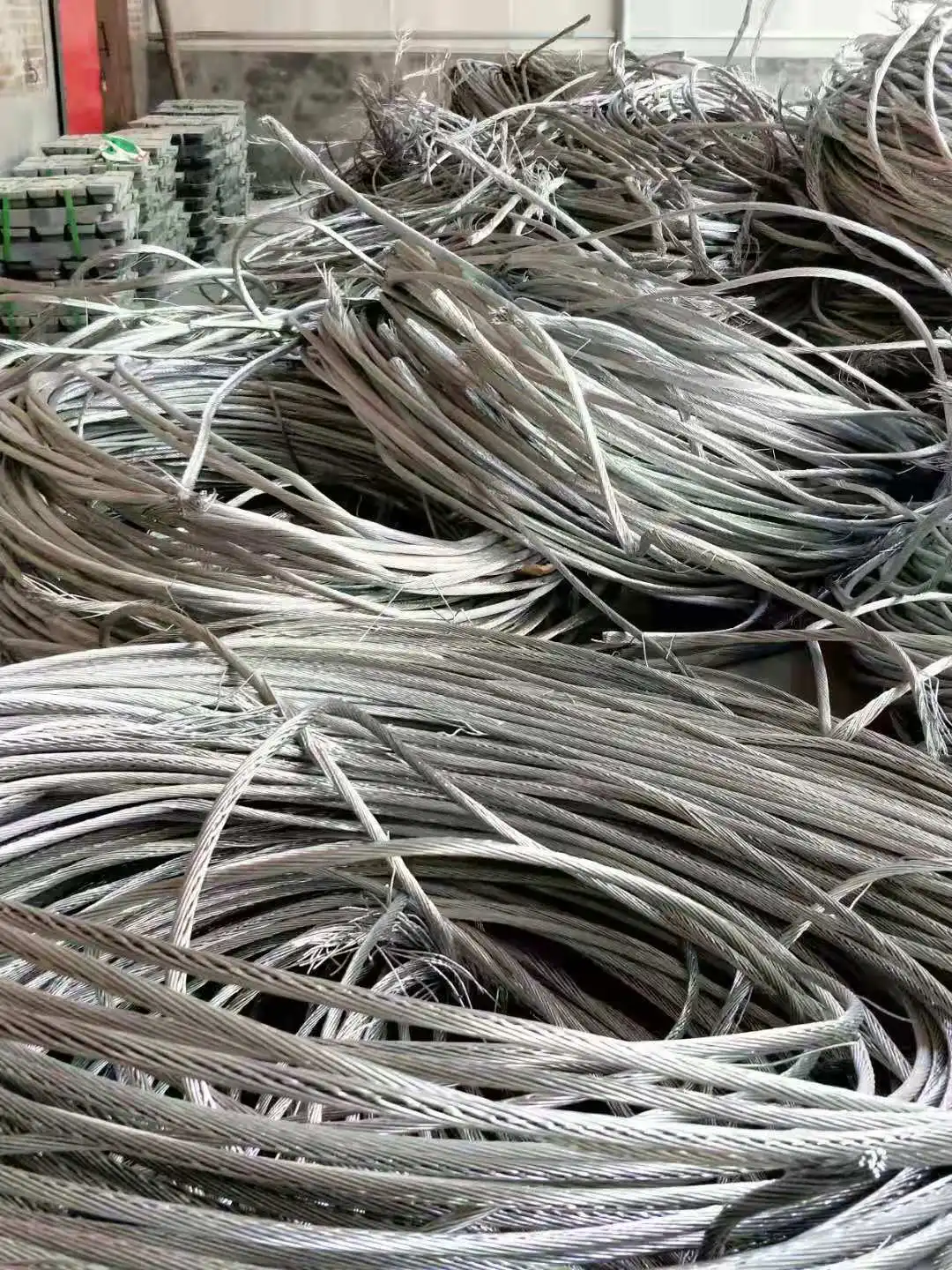 Сколько стоит алюминий на металлоприемке. Грязная алюминиевая проволока. Aluminum Scrap wire фото. Сколько стоит б/у проволока алюминий на рынке в Узбекистане.