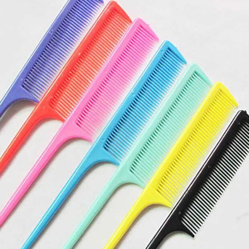 Пластиковая расческа для укладки волос