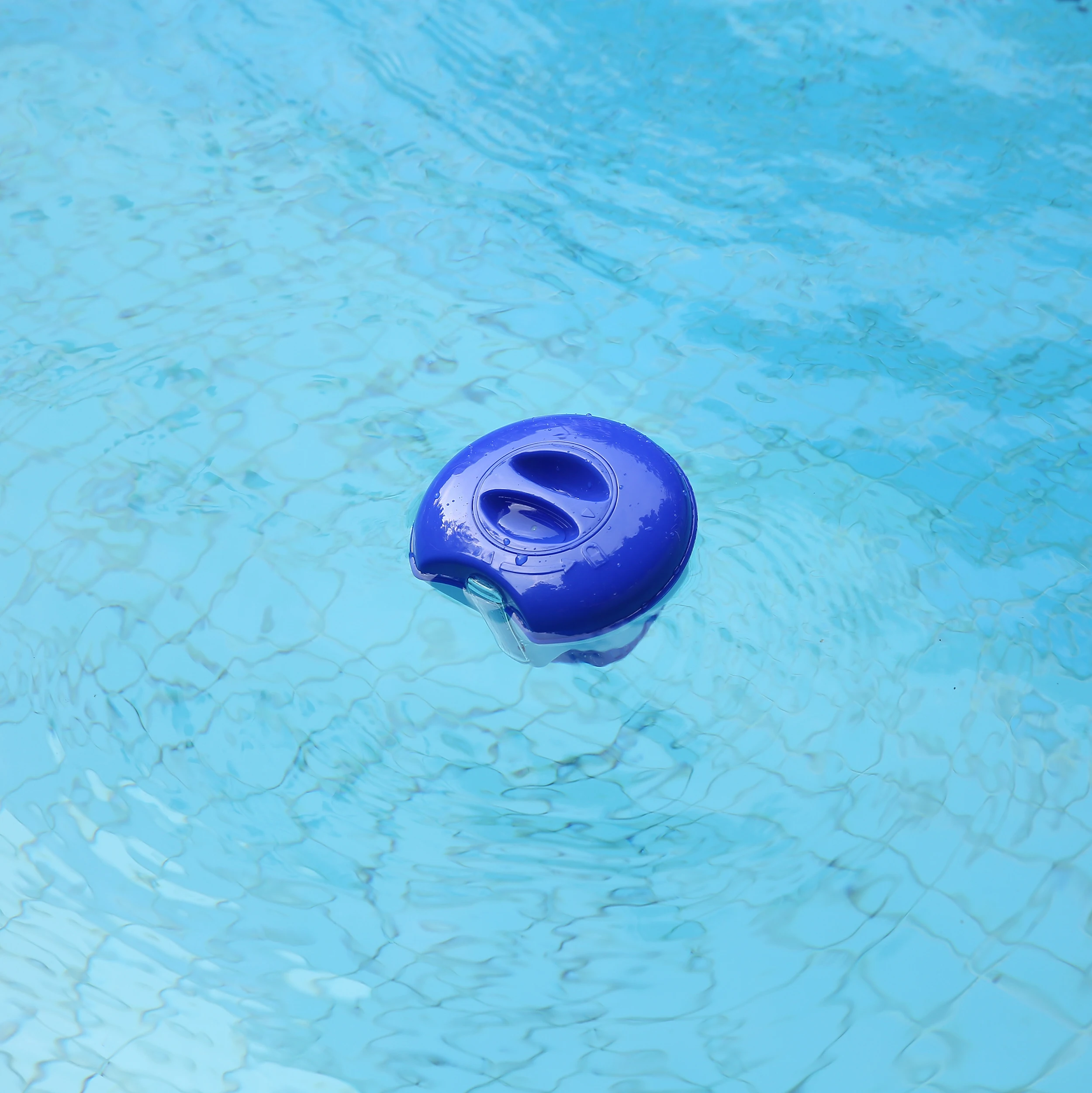 Weiß 10 Zoll Blau u Vige Chlor-chemischer Tabletten-Sich hin und herbewegender Zufuhr-Brom-Tabletten-Halter-automatischer Pool-Chemikalien-Zufuhr für Swimmingpool-Badekurort