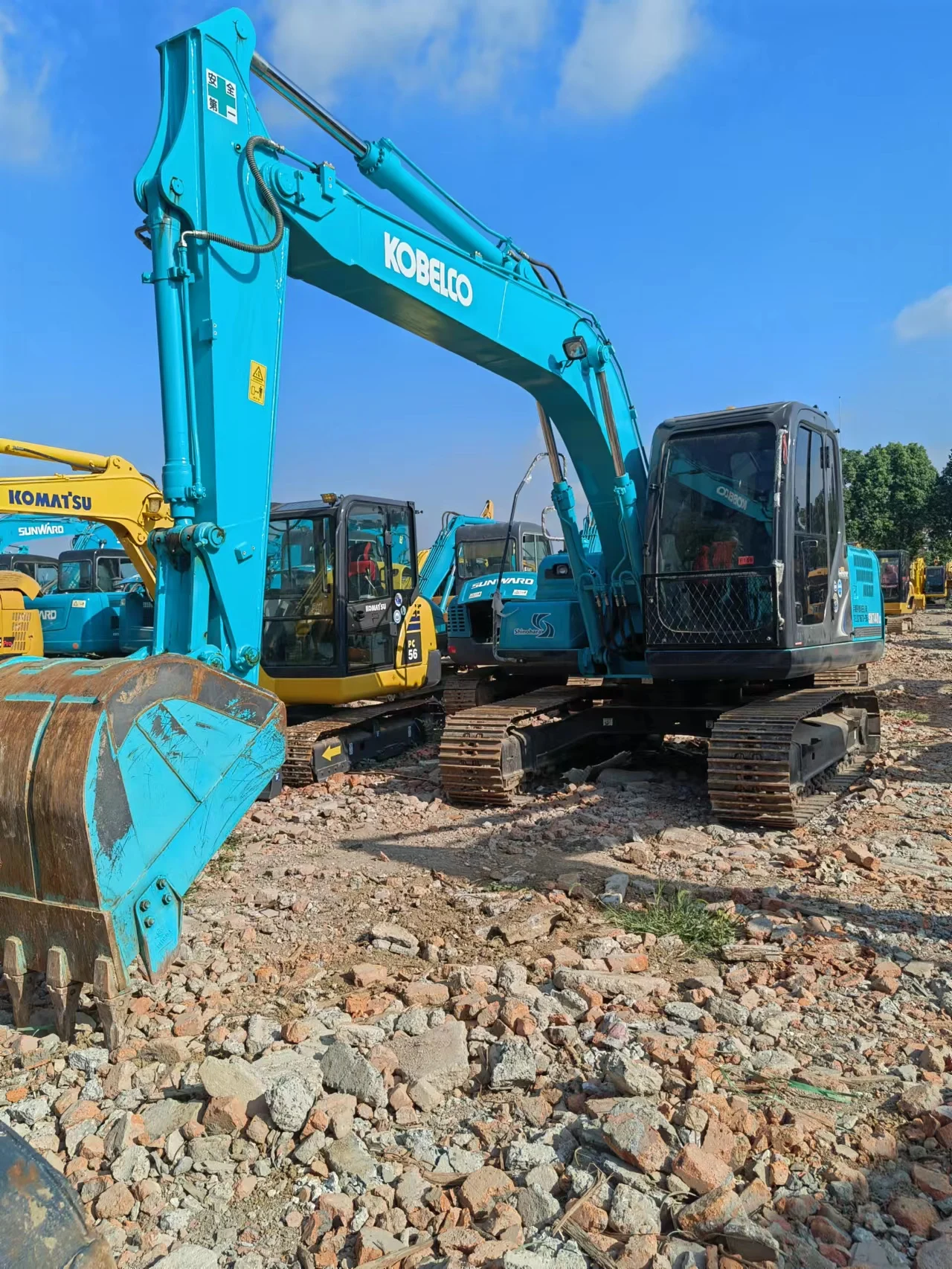 Japan Made Midi Excavator Kobelco Sk140 Tracked Digger Cheap For Sale