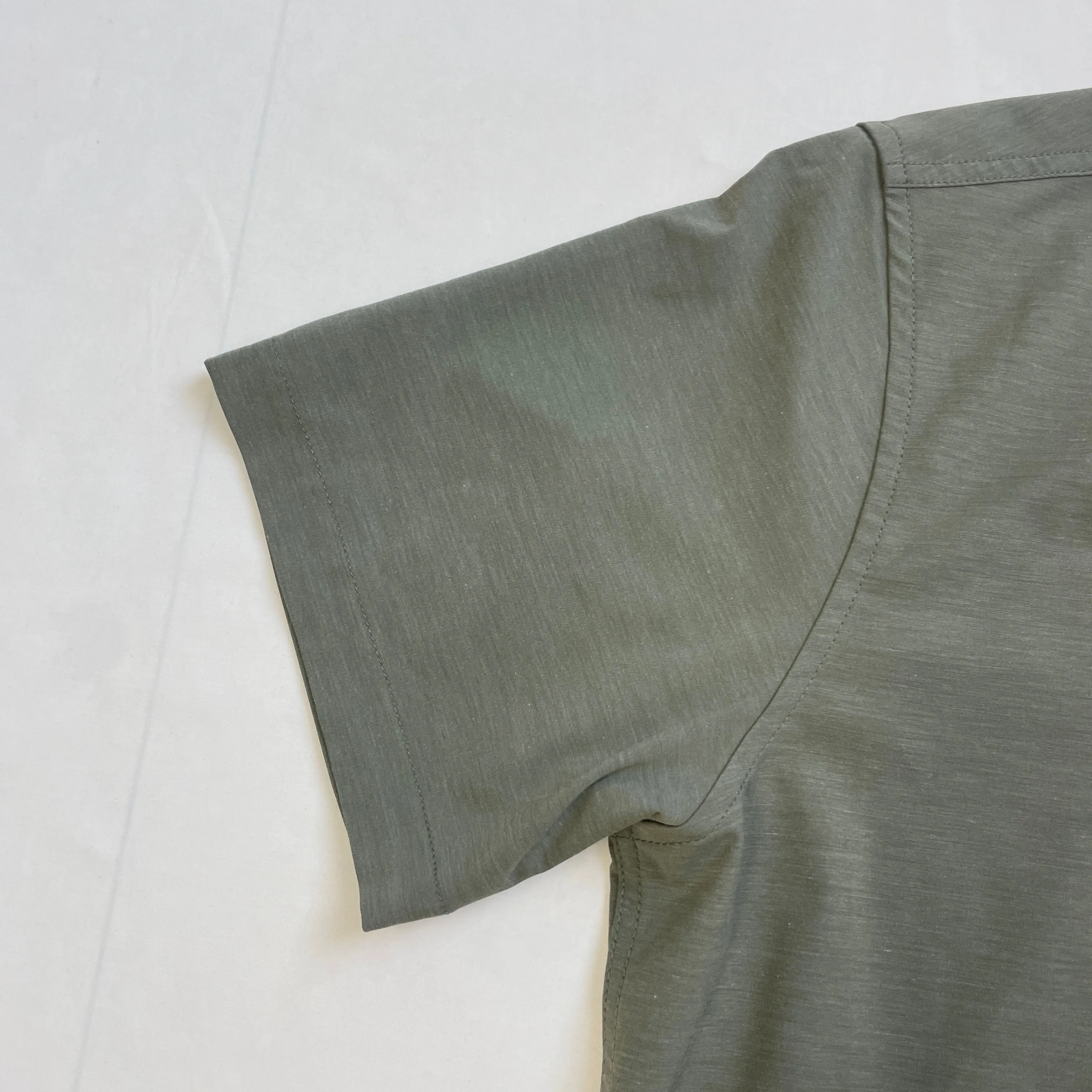 OEM Custom 100% Cotton Printed Floral Shirt for Men Breathable and Anti-Shrink for Spring Casuals Swimwear and Beachwear manufacture