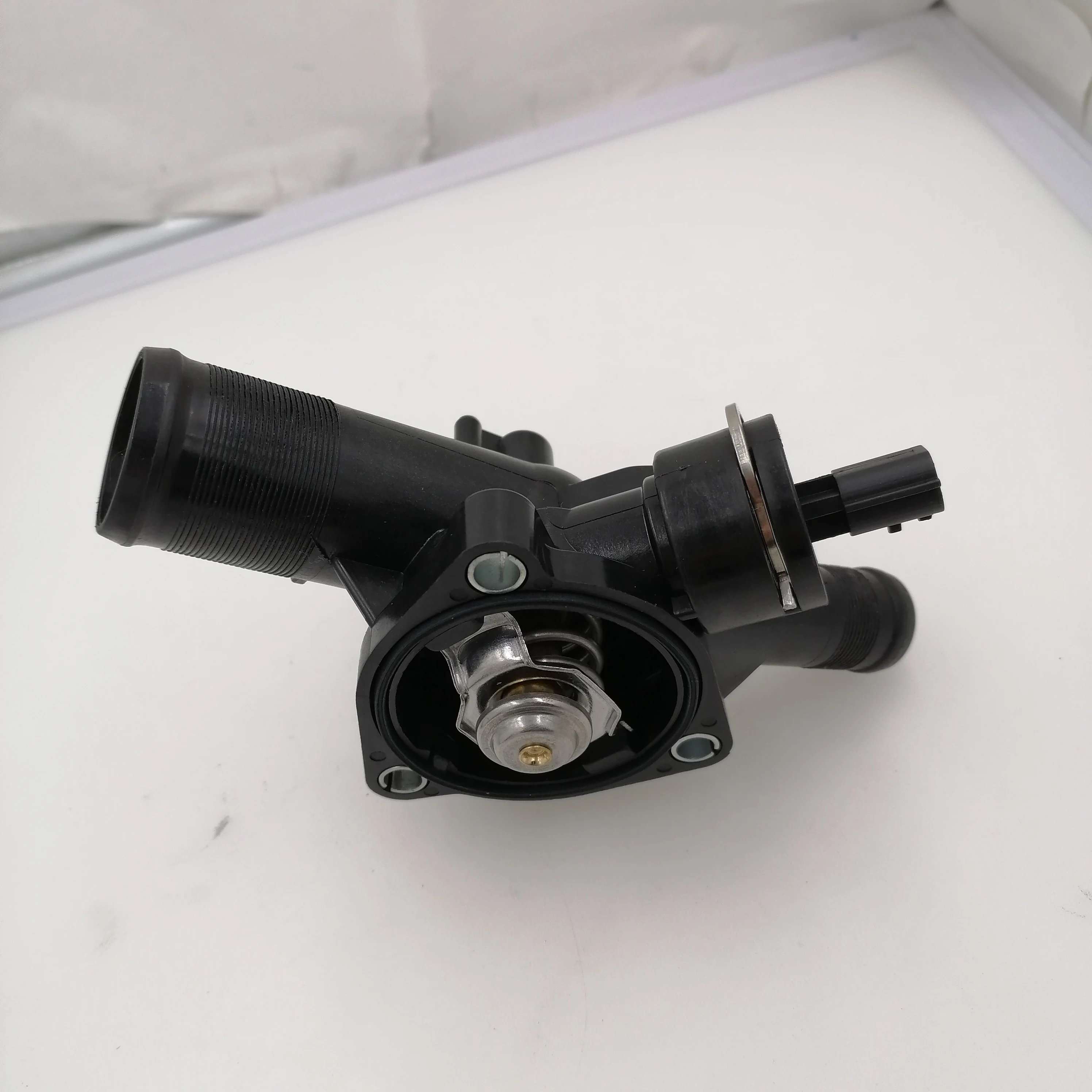 8200400294用于雷诺汽车的恒温器总成