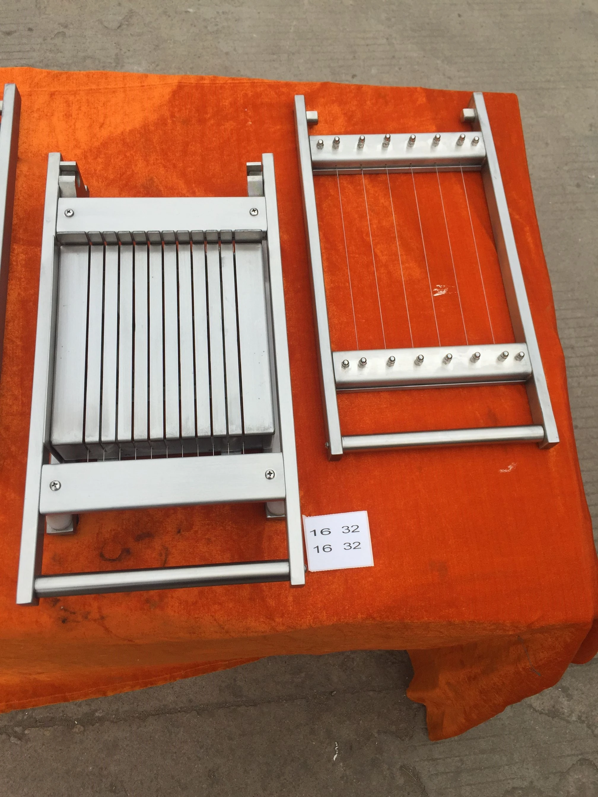 Commercial soft candy raw manual chocolate guitar cutter cutting machine for chocolate cake