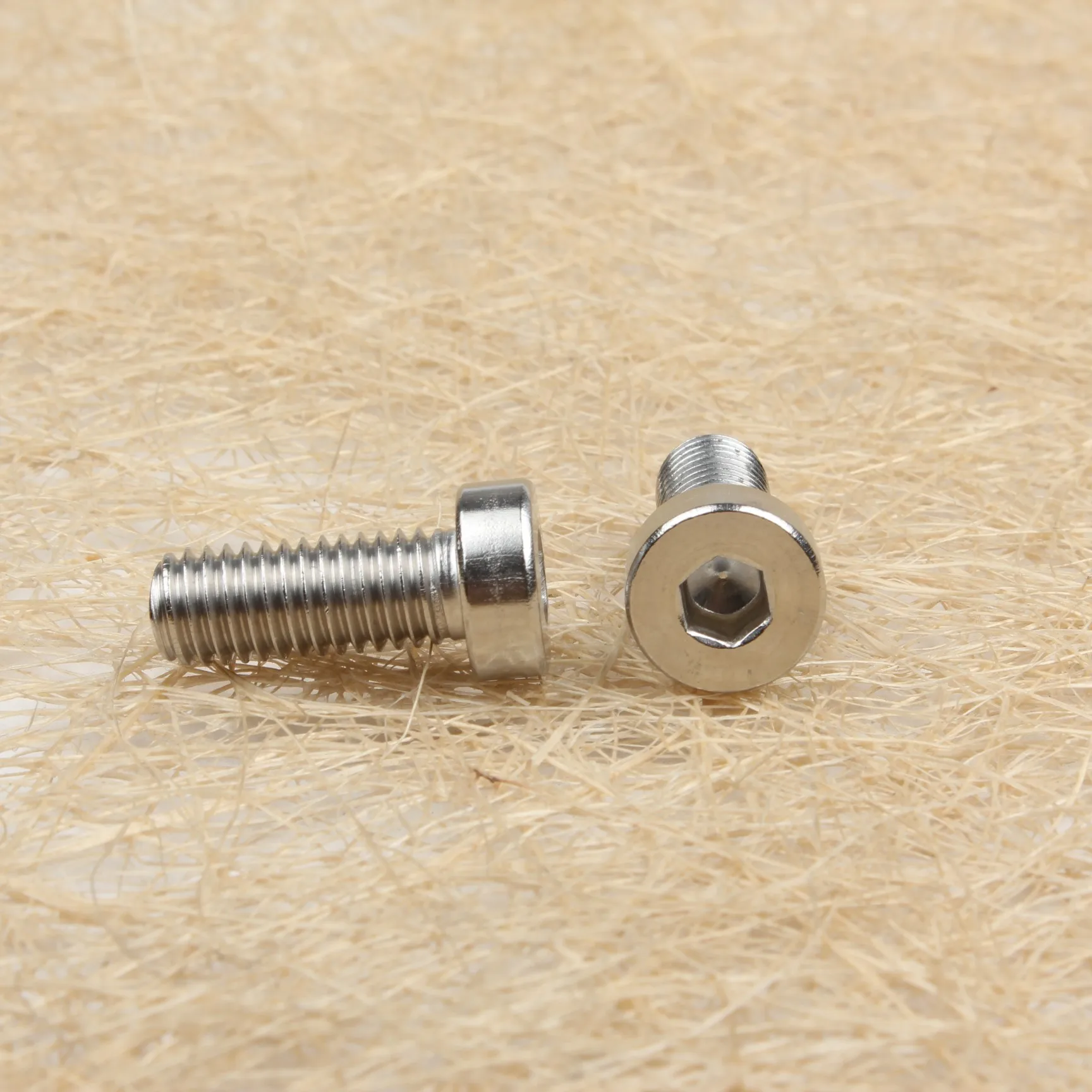 Hexagon Socket Thin Head Cap Screws Din 7984 Stainless/carbon Steel
