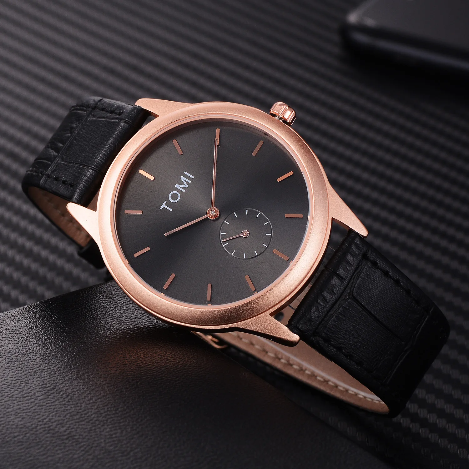 tomi 2020 新款热卖便宜的手表定制logo真皮简约男女手表商务休闲石英