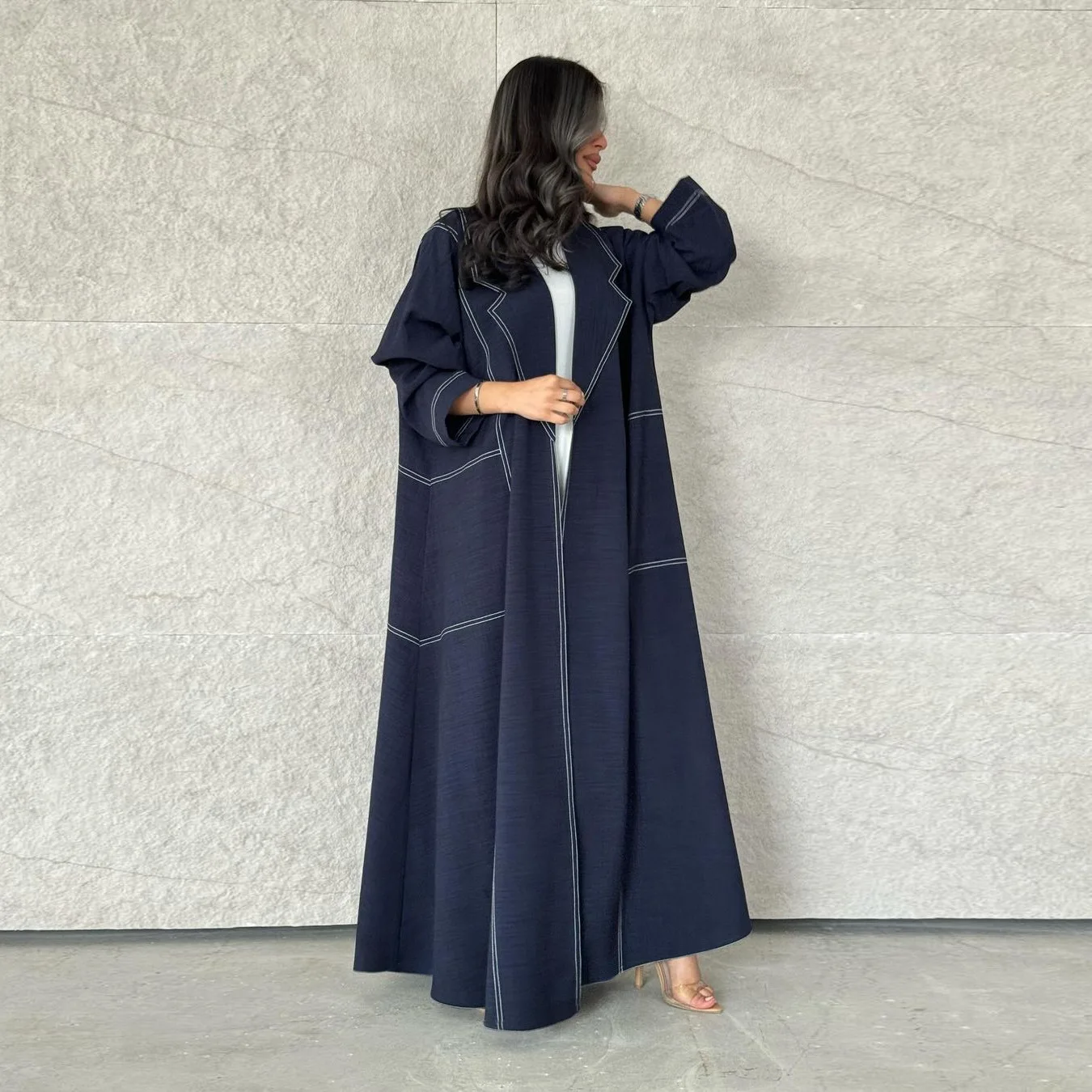 modern saudi arabia dress for female Arabian Muslim Women's Modest Eid Dubai Solid Color Arabic Abaya The dress is displayed on a mannequin with a gold stand Saudi Arabia Dress for Female: