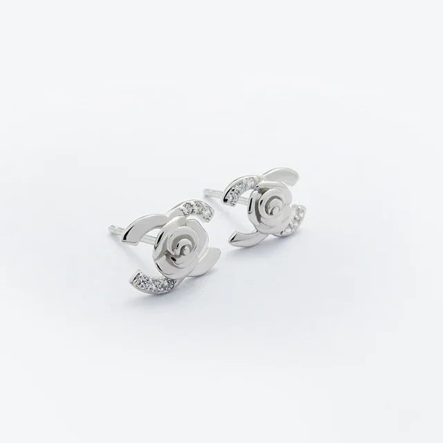 rose stud earring (3).jpg