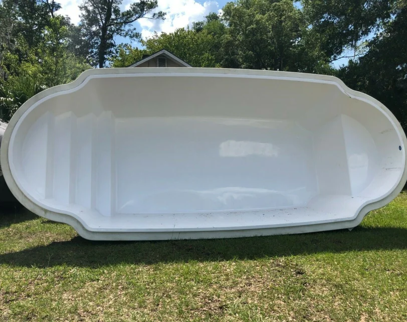 custom fiberglass pools