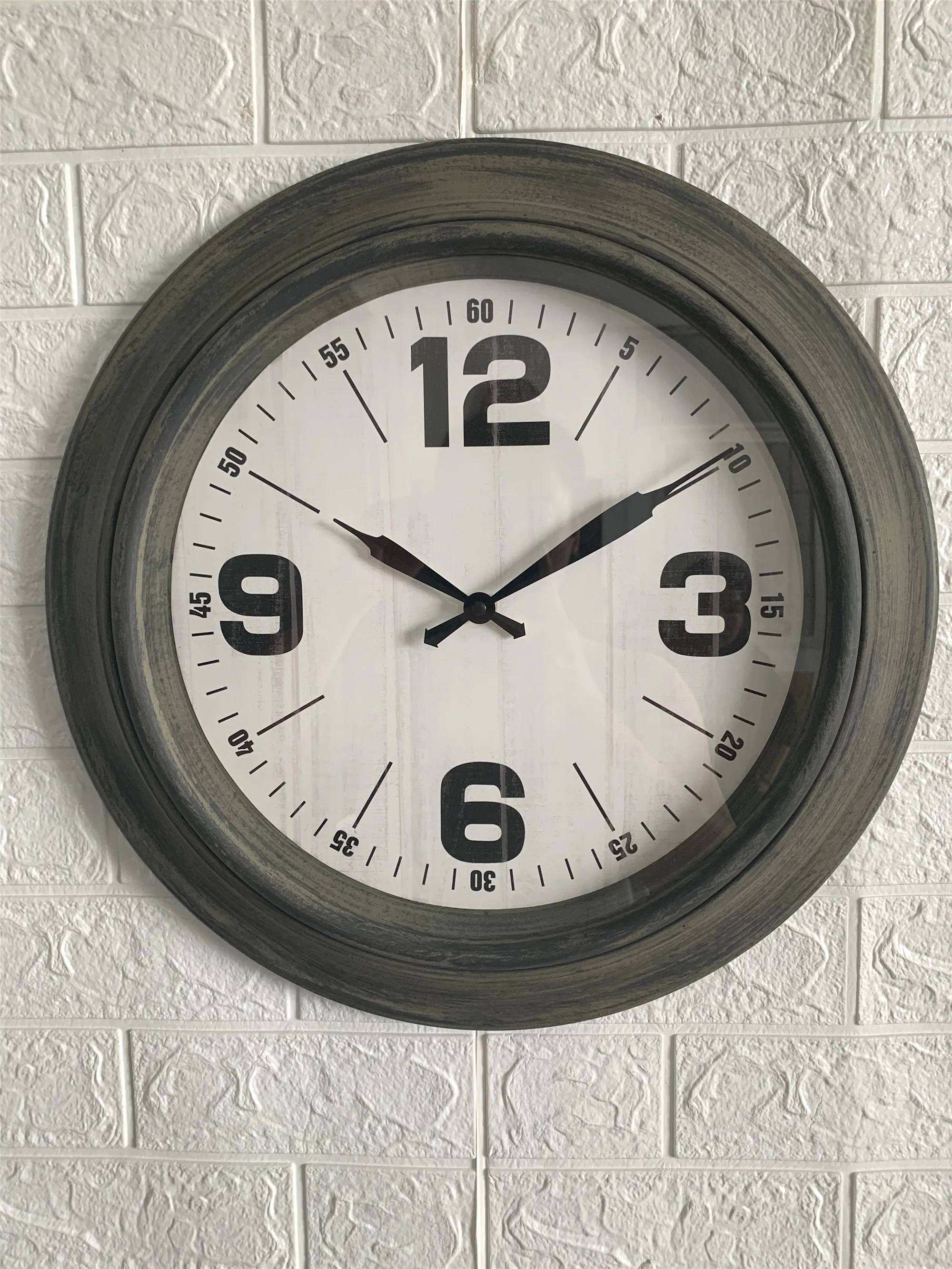 Large Battery Display Plastic Digital Wall Clocks 18 Inch Factory