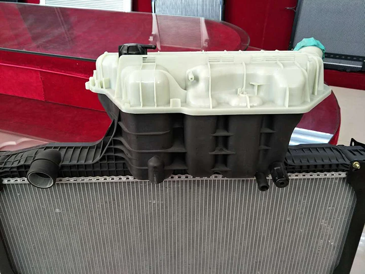 Heavy Duty Truck Man Tga Auto Radiator With Plastic Tank 81061016324/
