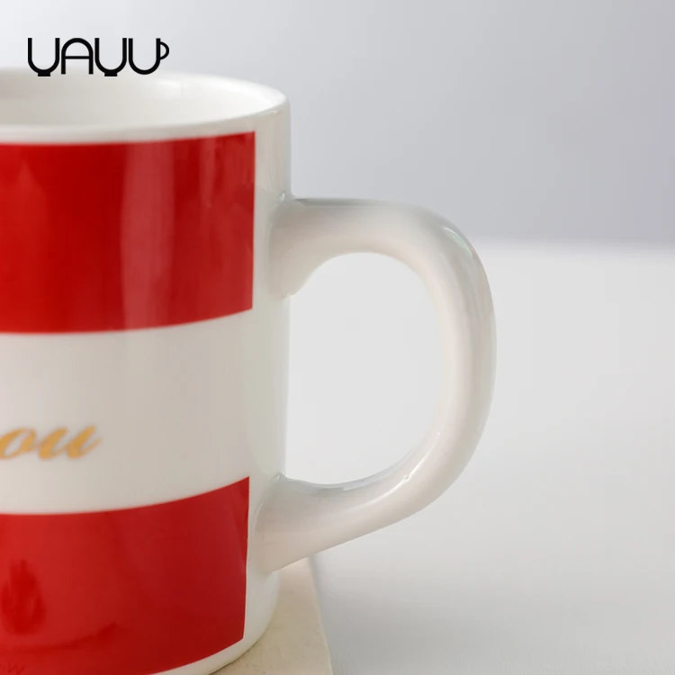Popular household used 300ml red and white ceramic wedding favors tea coffee mugs for gift  .jpg