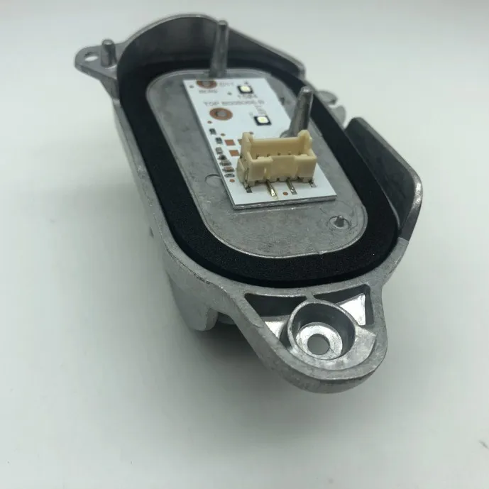 8R0941476B daytime light