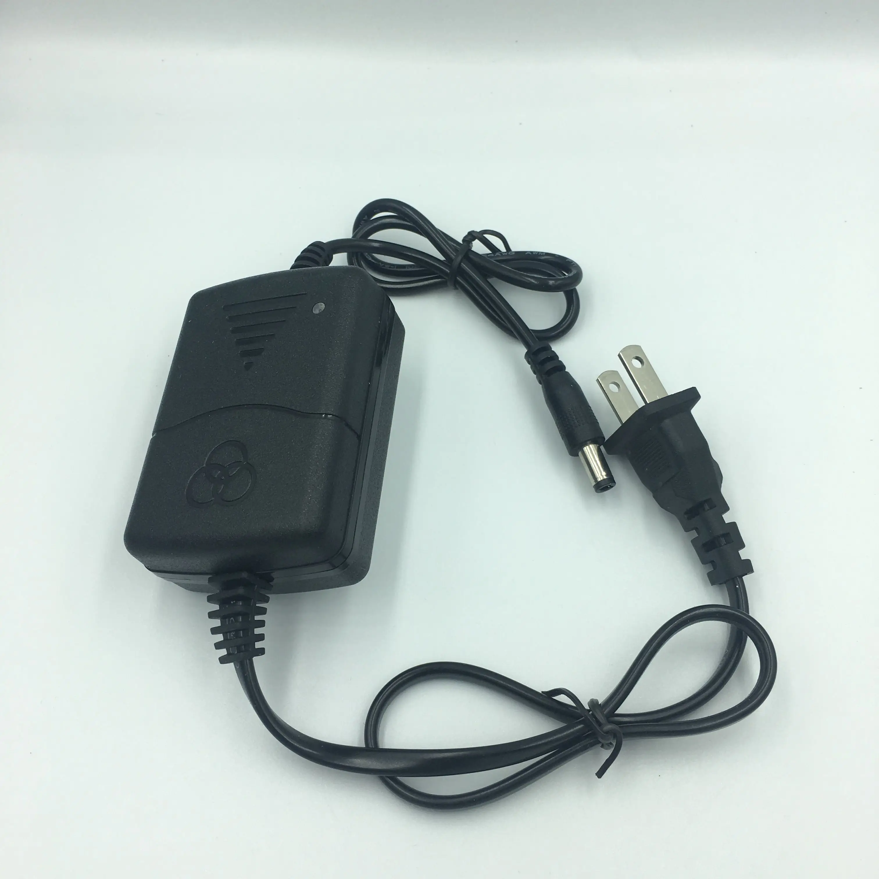 Qualité commerciale 12V 1A 2 3A 5A 6A 8A transformateur d'alimentation Bande LED CCTV Qualité commerciale 12V 1A 2 3A 5A 6A 8A transformateur d'alimentation Bande LED CCTV