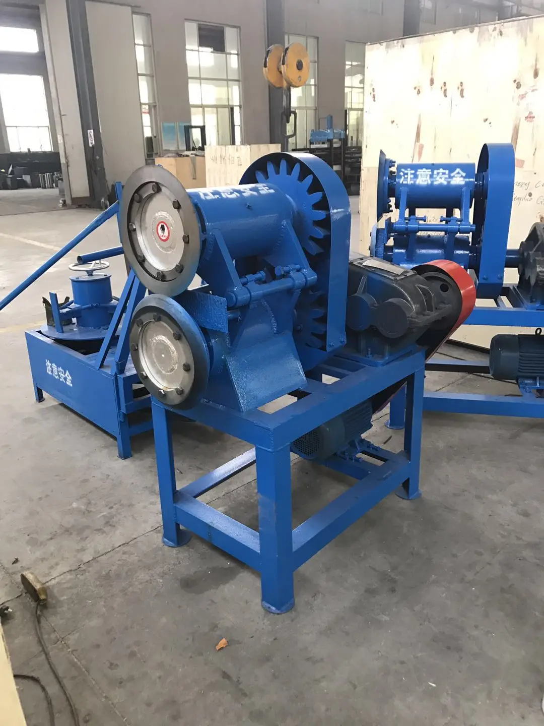 Станок для гибки шин переносной. Оборудование для резки резины. Станок для резки резины. Станок для резки шин. Станок для резки шин.