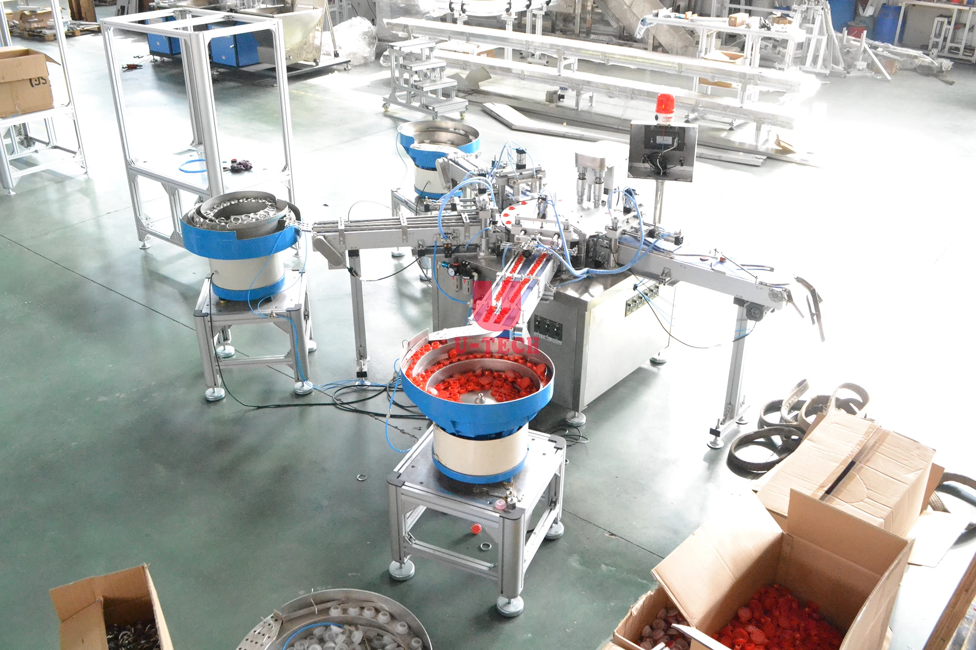 2020 Automatic flip top cap closing assembly machine