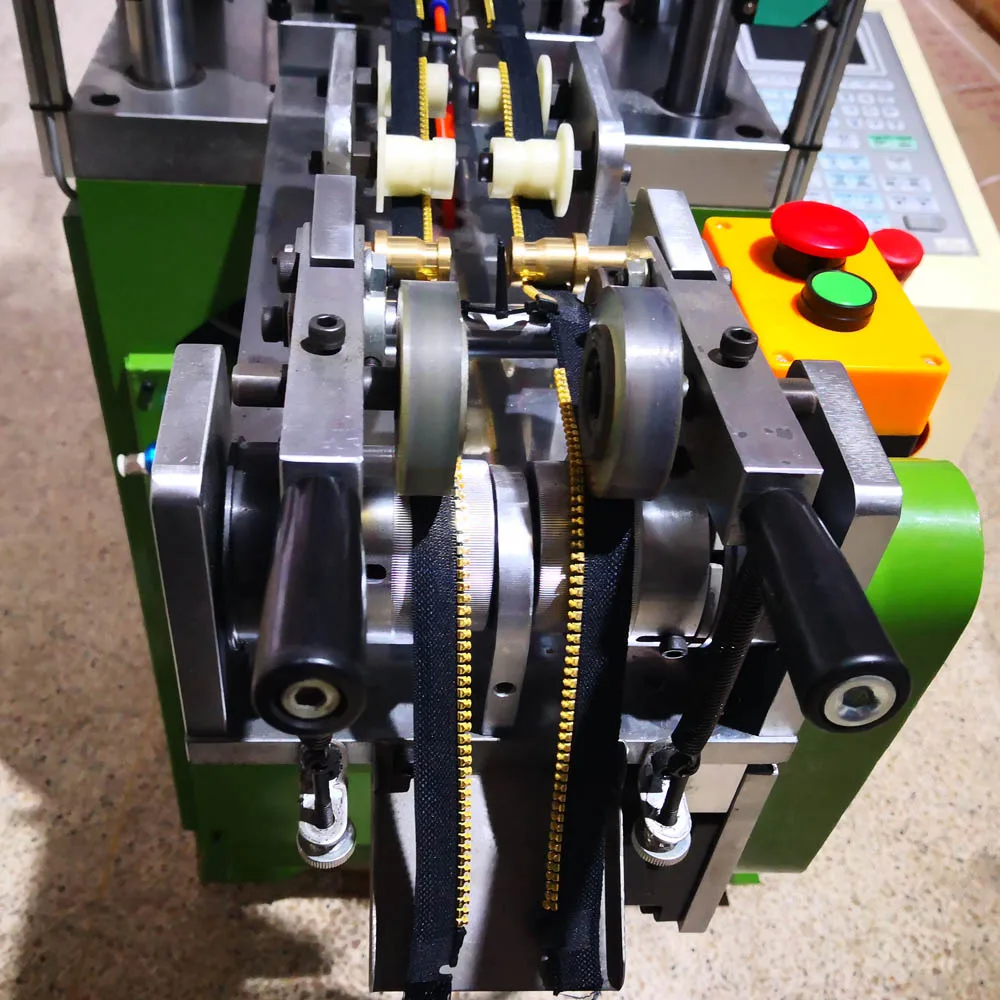 30g 拉链针和盒子注塑机