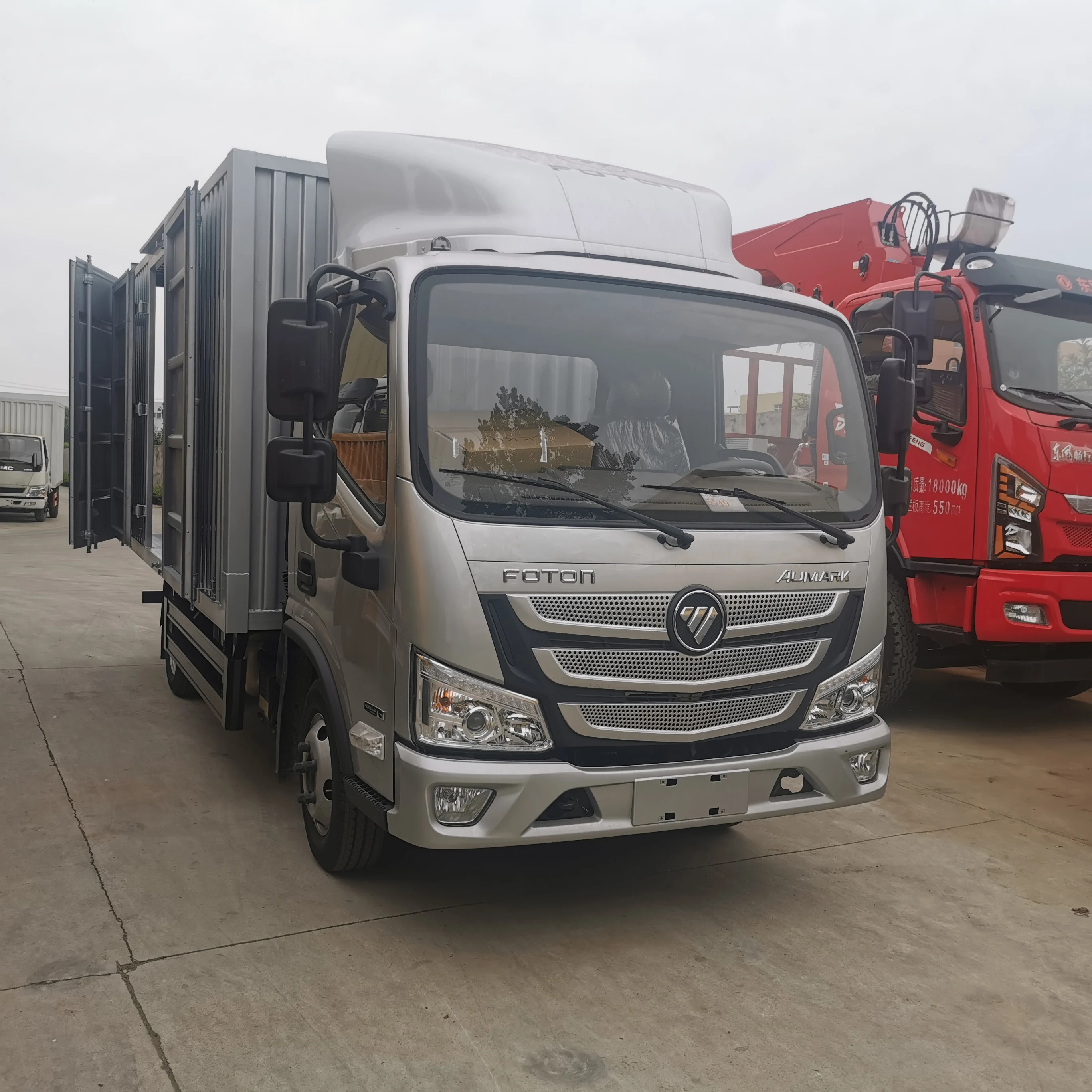 Foton Diesel Type 4x2 Mini Van Truck 3.5 Tons Loading Capacity With