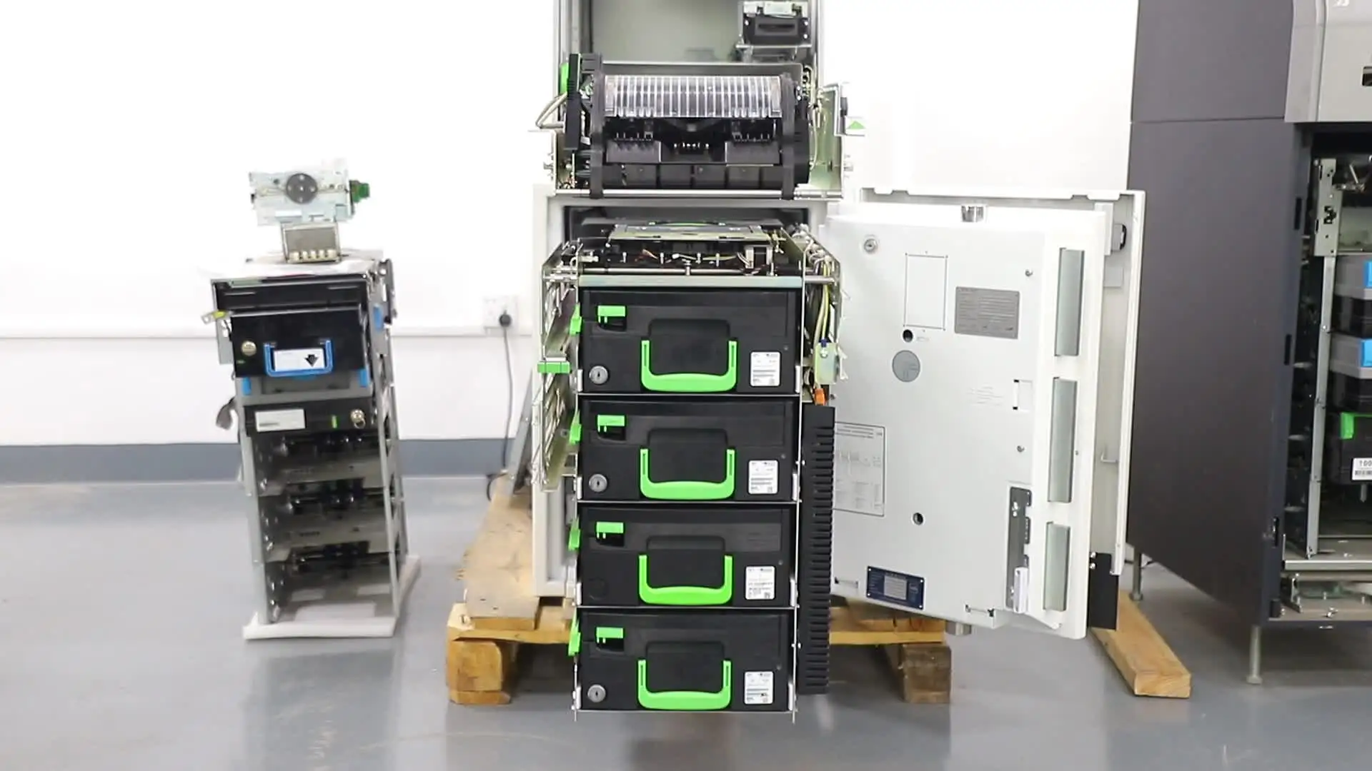 Nitro Banker156 美品 ZSPEC Shift Knob, M10-1.25, Delrin & Stainless,4-Speed 240z/260z/280z