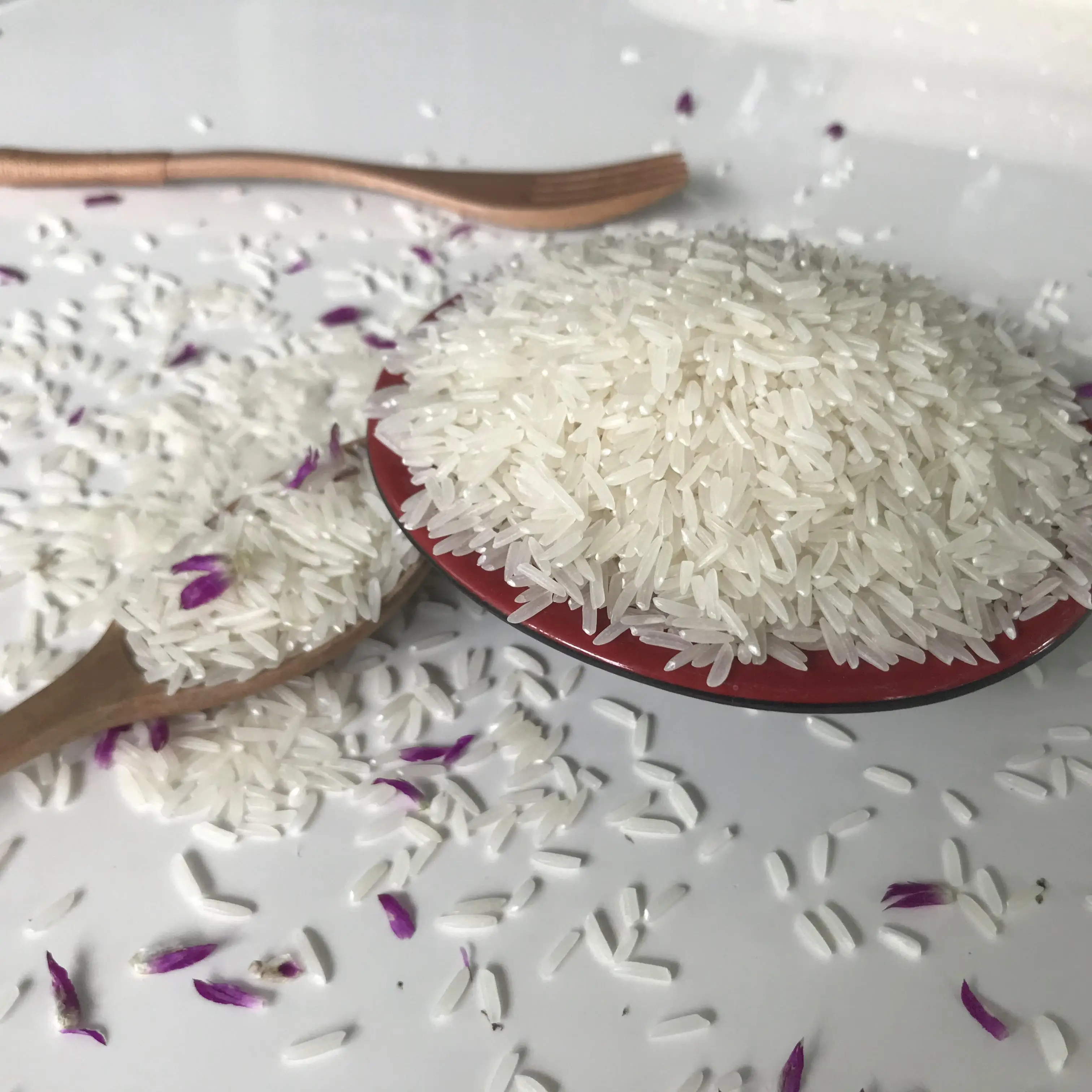 Seven Rice Mountain Dai Thom Om18 Long Grain White Rice Is Fragrant And