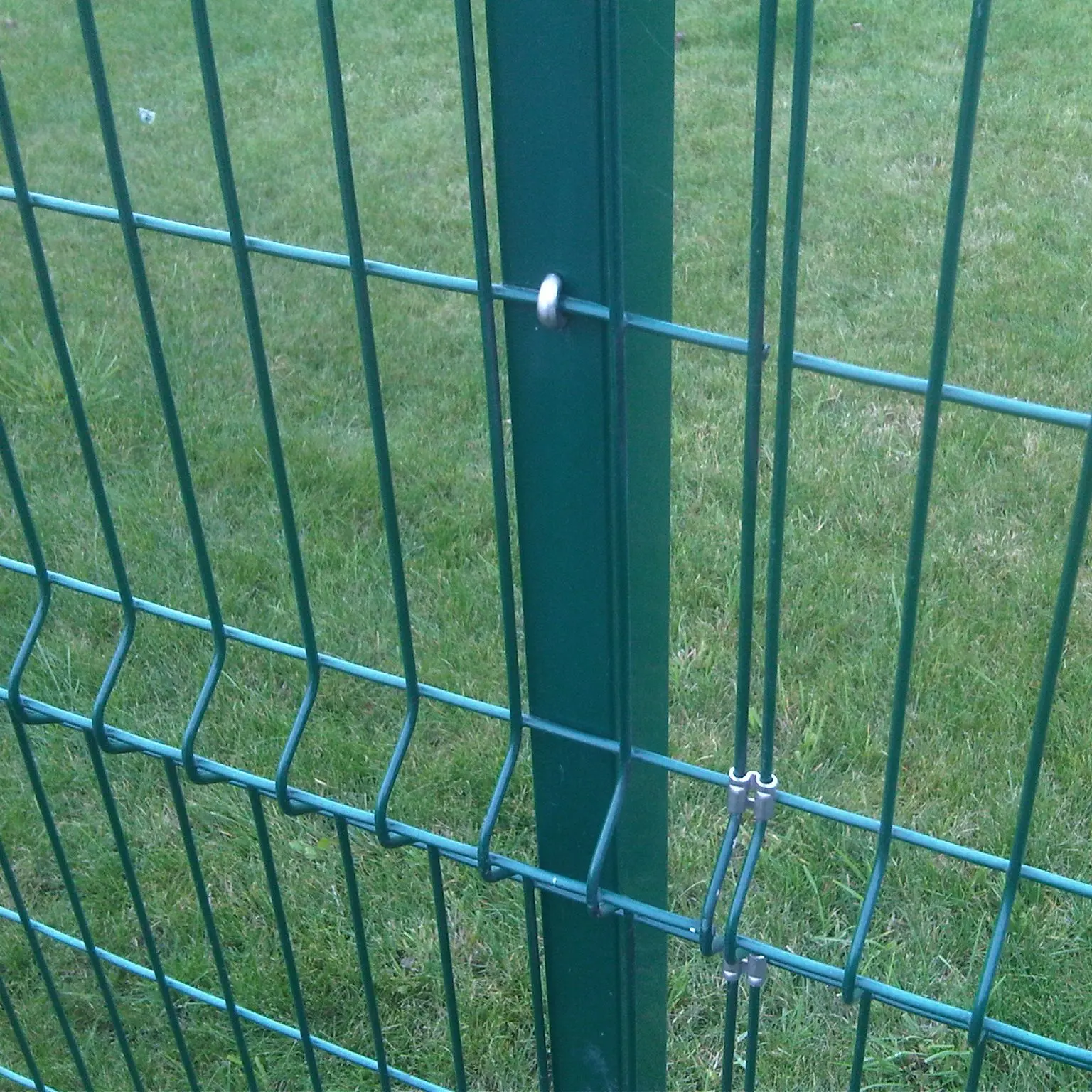 El Pvc cubrió la cerca curvada 3d de la malla de alambre soldó con autógena la cerca de la malla de alambre