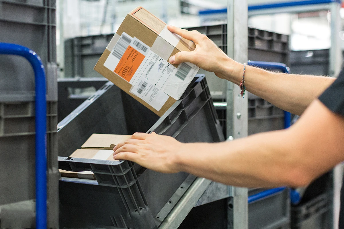 Self Sealing Ups Express Poly Bubble Mailers Padded Shipping Envelopes