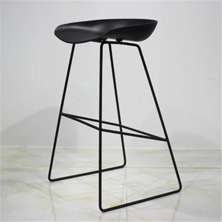 Modern Design High Bar Stool Pp Seat Black Metal Leg Bar Stool