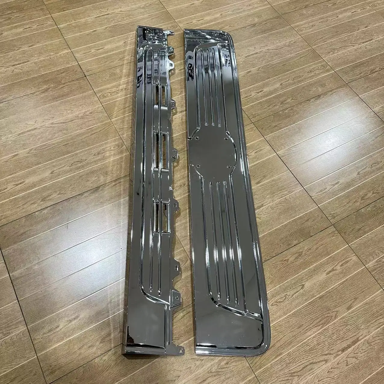 Japanese Truck HIN  PROFIA Original Chrome-plated Grille Is Suitable for 35-ton Trucks in 2000 details