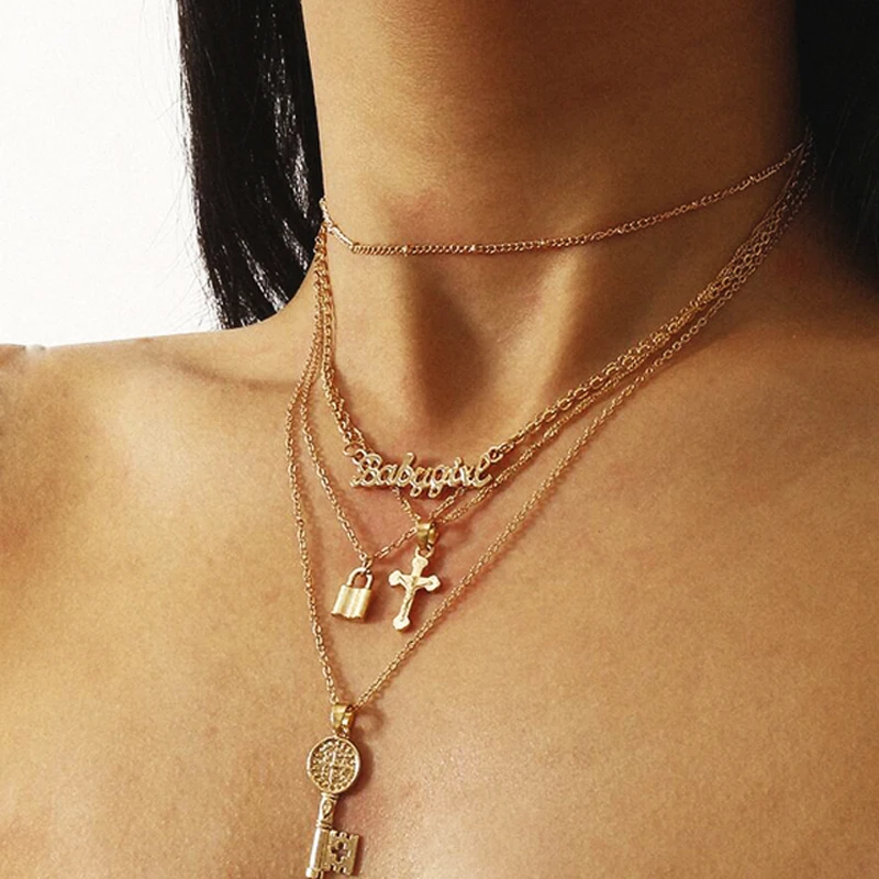 Четки с крестиком. Цепь религиозного фанатика. Латинский крест фото. Фотосессия с колючей проволокой. Скрепы.