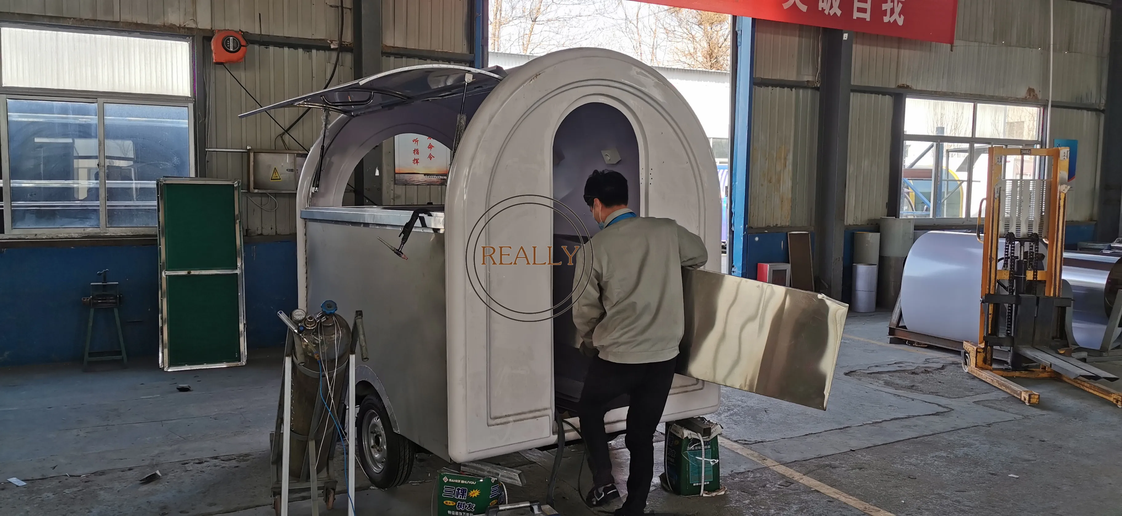Popular mobile hot dog and sub sandwich electric cart tricycle with air conditioned for sale