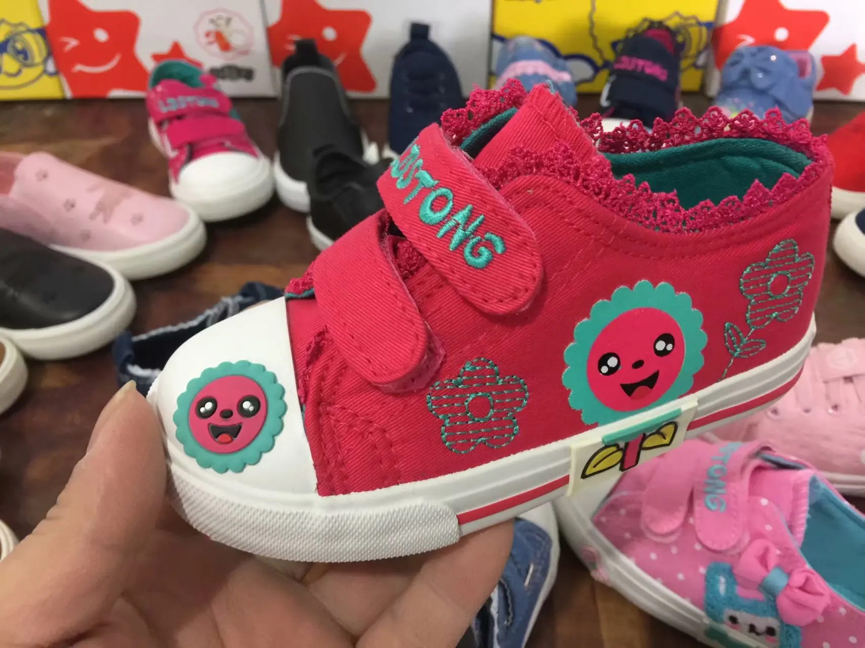 buy used kids shoes
