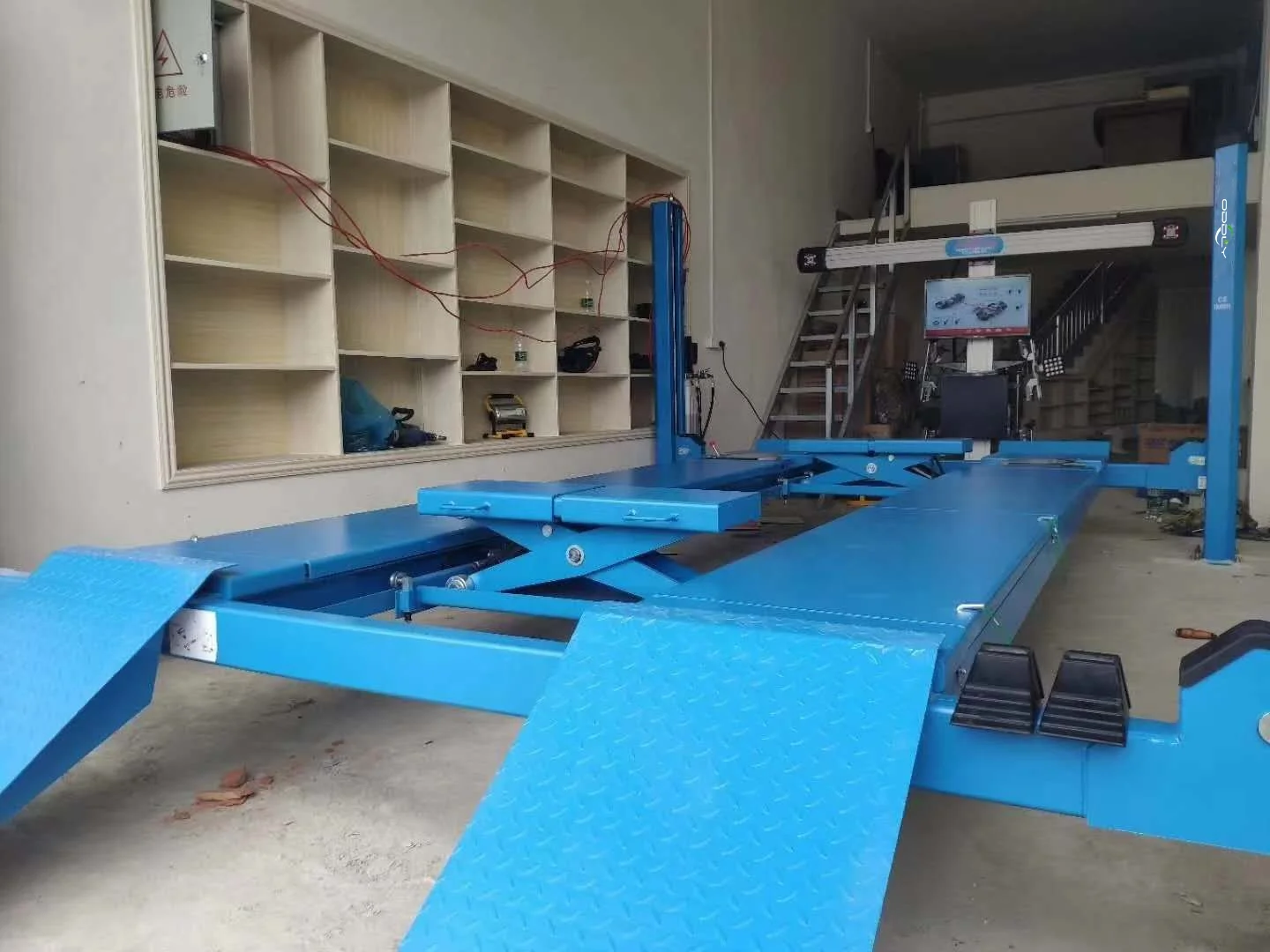 2021 Popular 6000kg Hydraulic Four Post Car Lift Hoist With Middle Jack