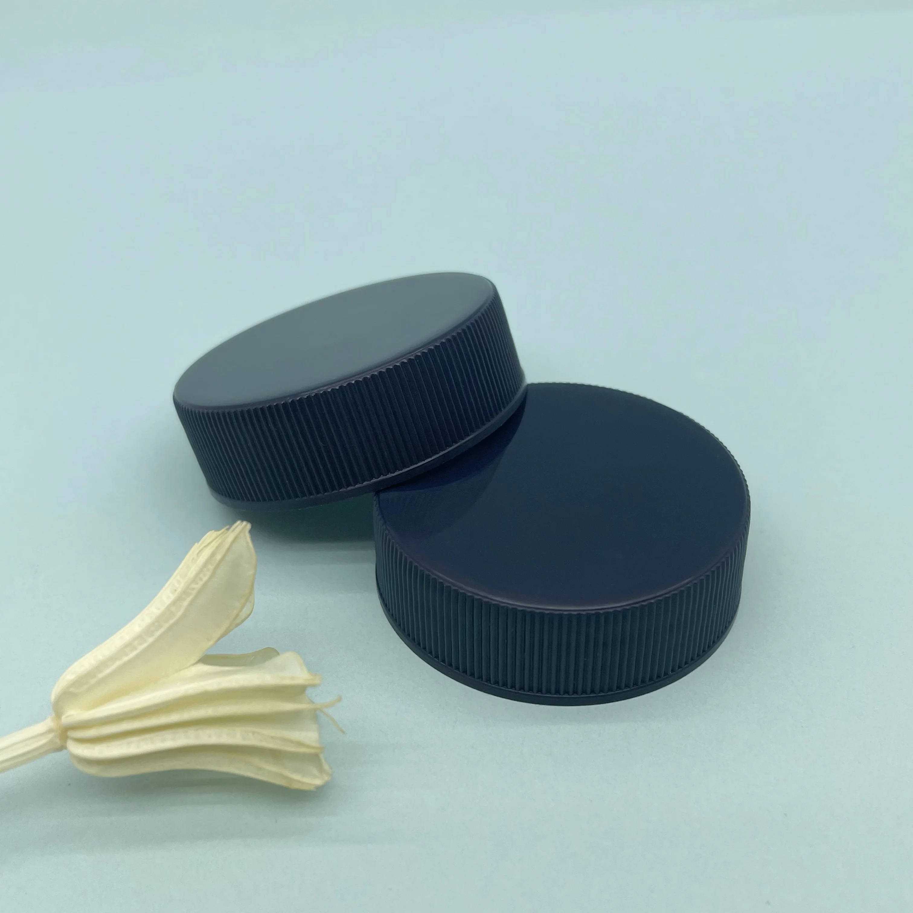 product 38mm black plastic ribbed screw cap with seal liner for bottles cosmetic packaging-25