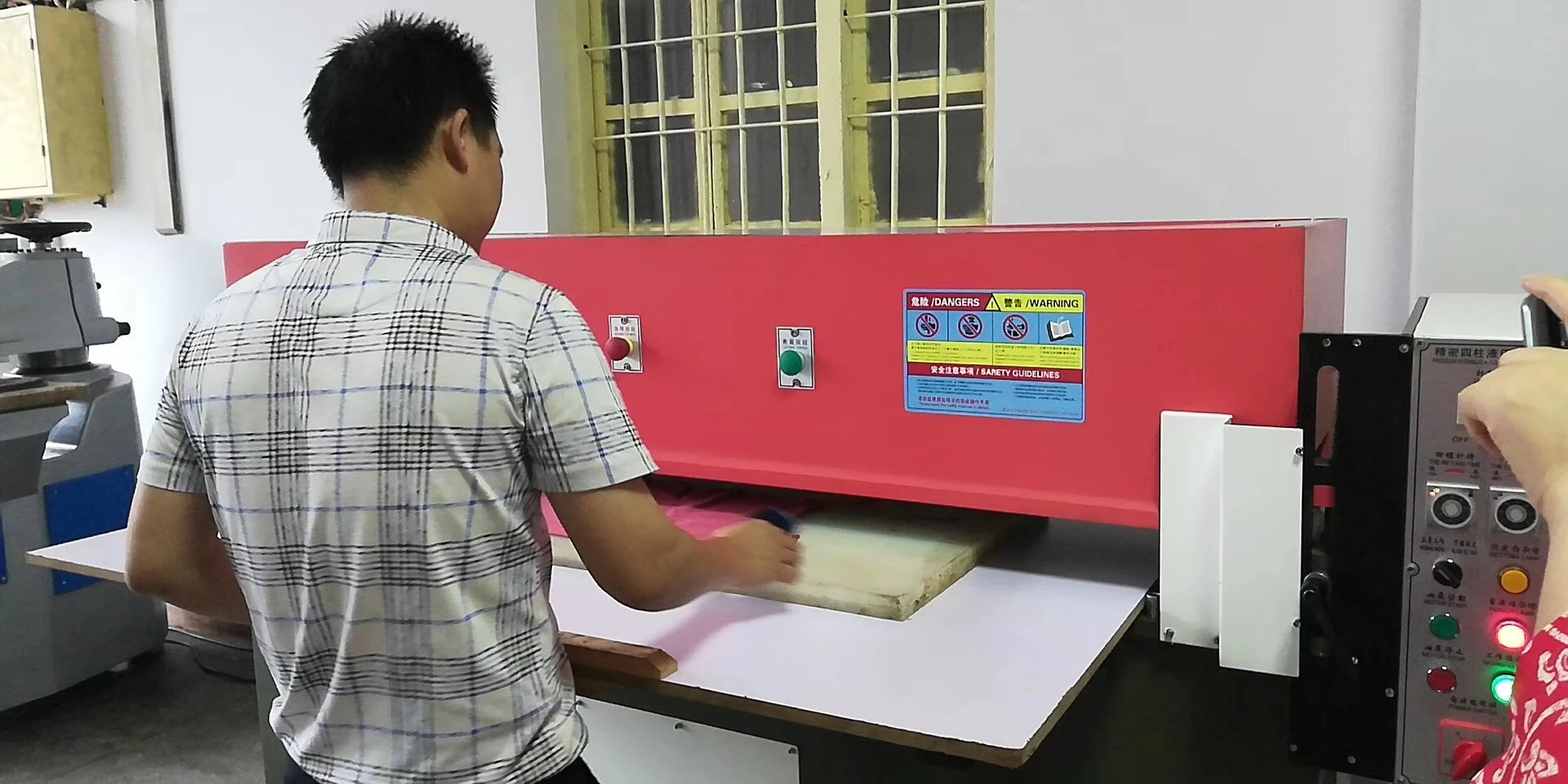 Hydraulic Round Foam Scouring Pad Die Cutter Epe&sponge Cutting Machine