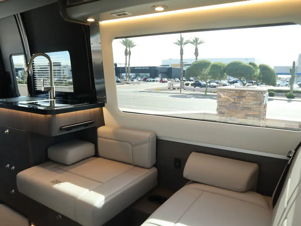2023 Class B RV Luxury MOTORHOME Used for Camping Dubai Origin ...
