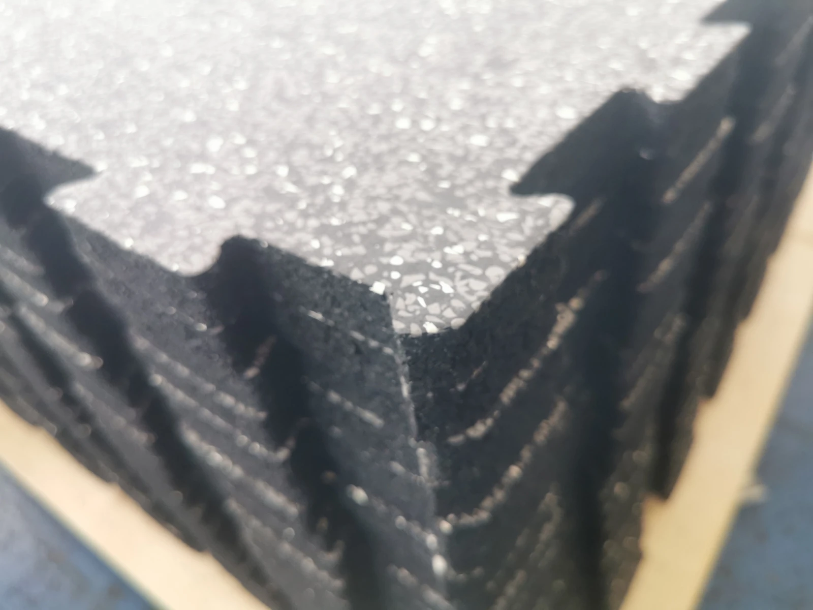 Gray Dot Noise Reduction Puzzle Rubber Flooring Mats Interlocking