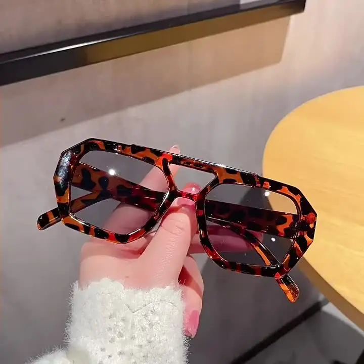 Shop Our 2024 Vintage Irregular Square Gradient Sunglasses display picture 1